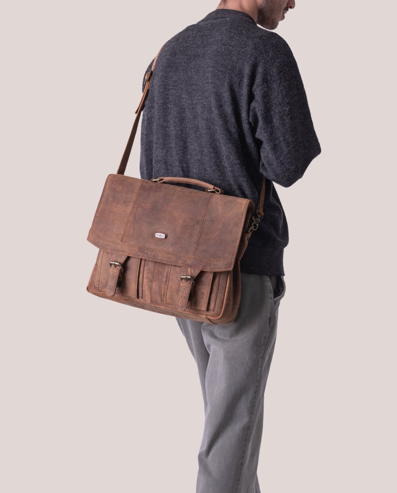 harolds-antic-briefcase-m-aktentasche-natur-rindleder-patina image 2