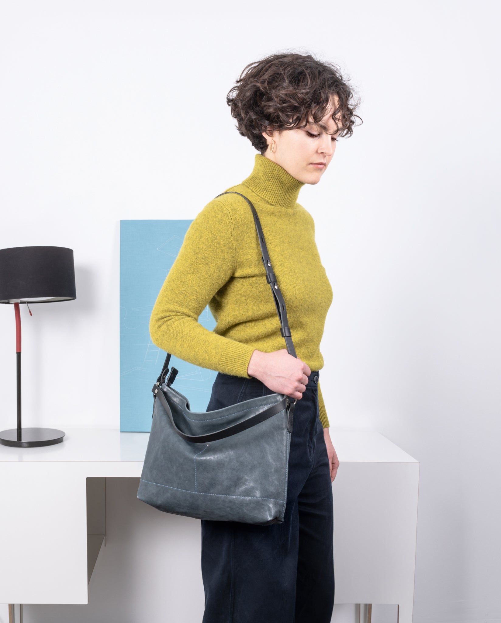 harolds-nabuku-pouch-handtasche-schwarz-nubuk-leicht-a4 image 2