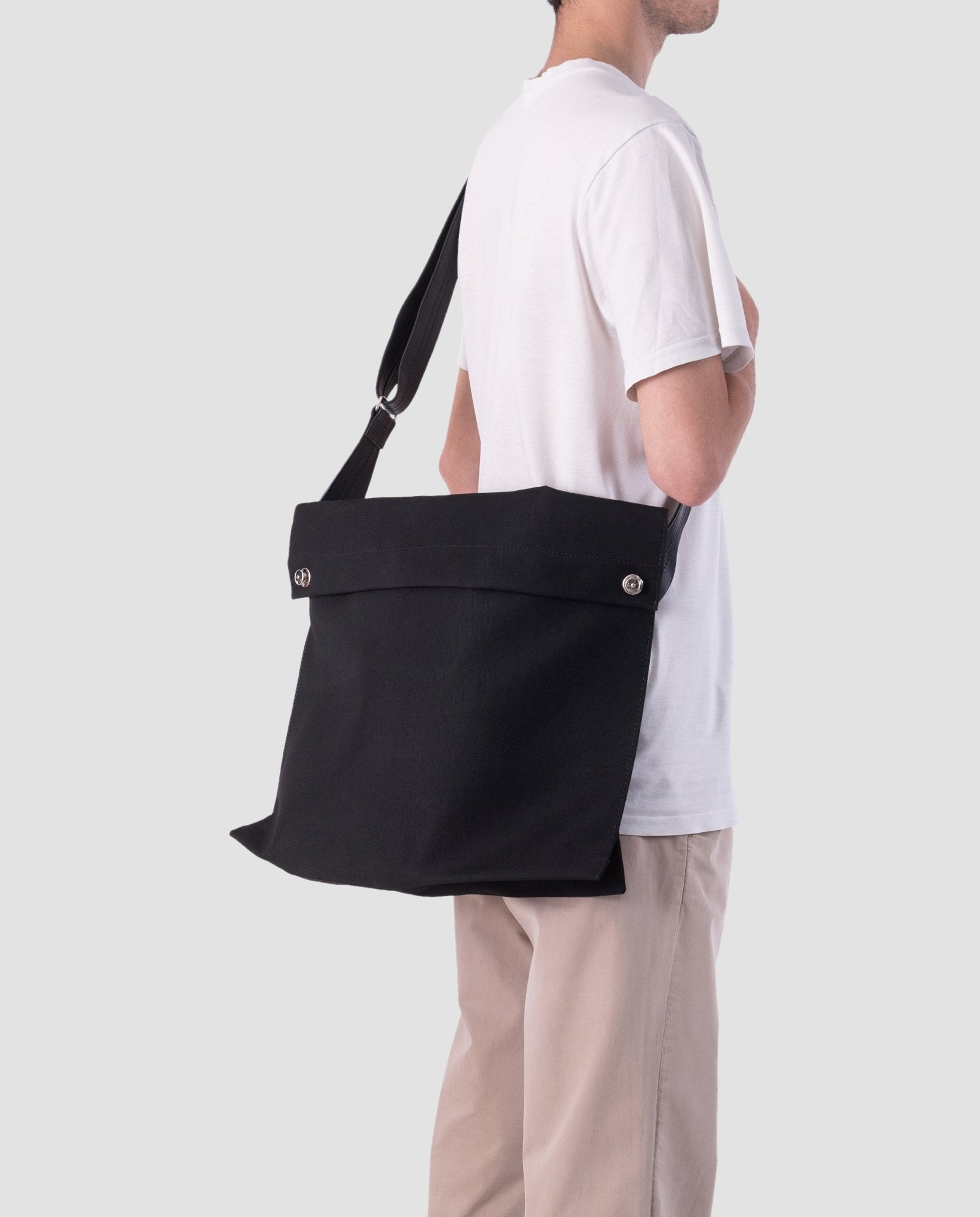 harolds-cubicbag-messenger-l-umh-ngetasche-schwarz-15-zoll image 2