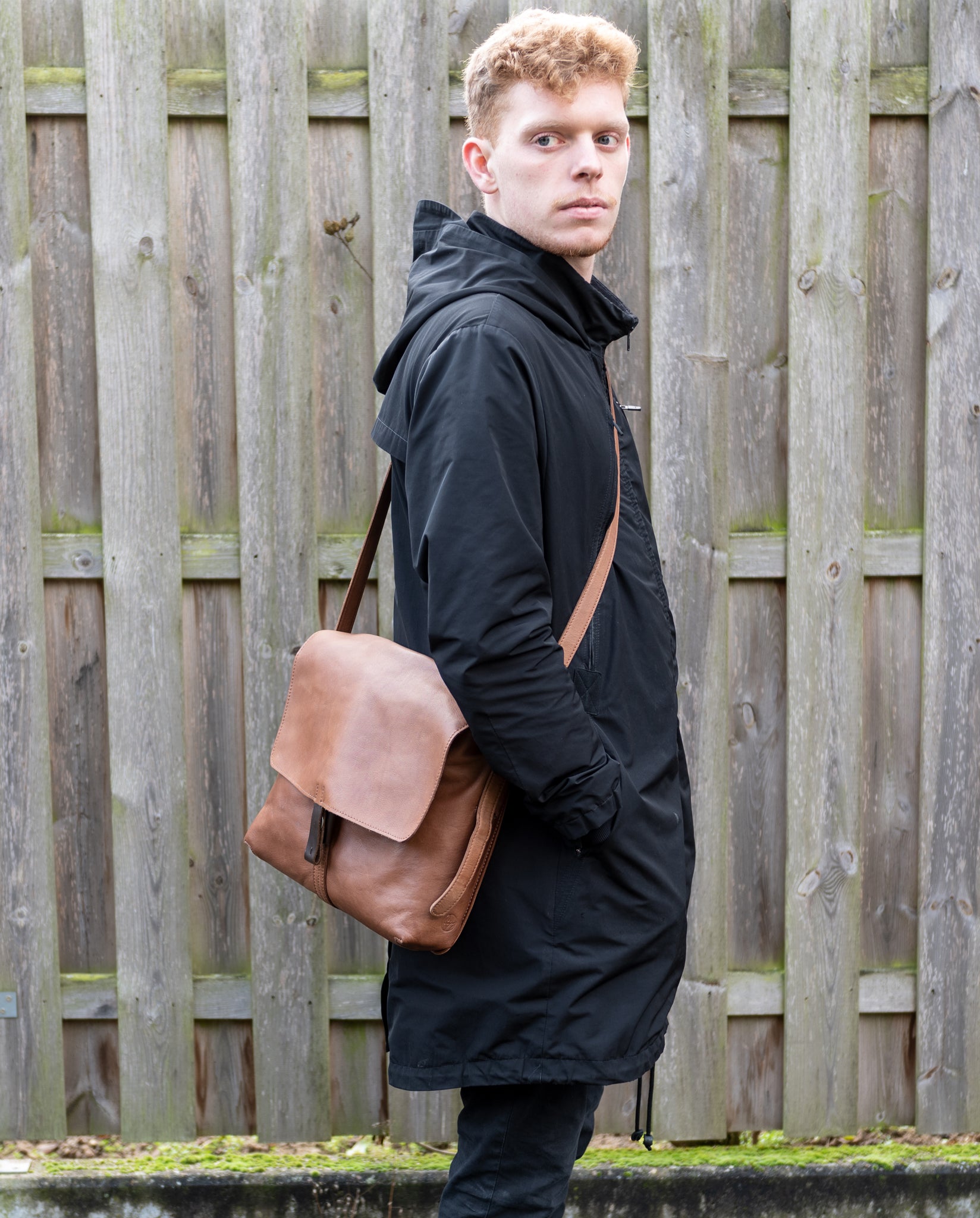 harolds-lift-notebook-messengerbag-umh-ngetasche-schwarz-leder image 2