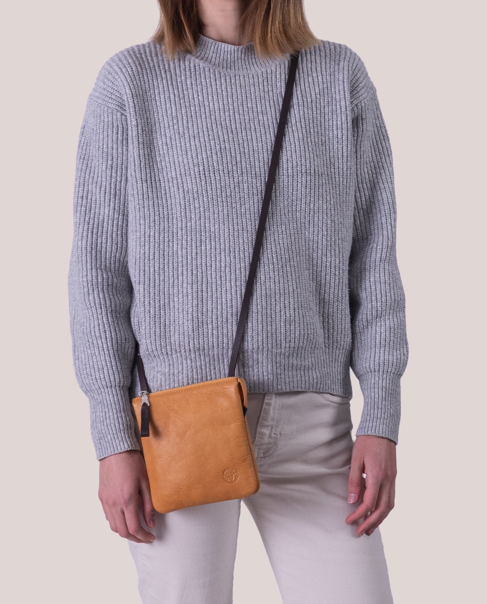 harolds-chaza-crossbag-small-handtasche-leder-schwarz image 3