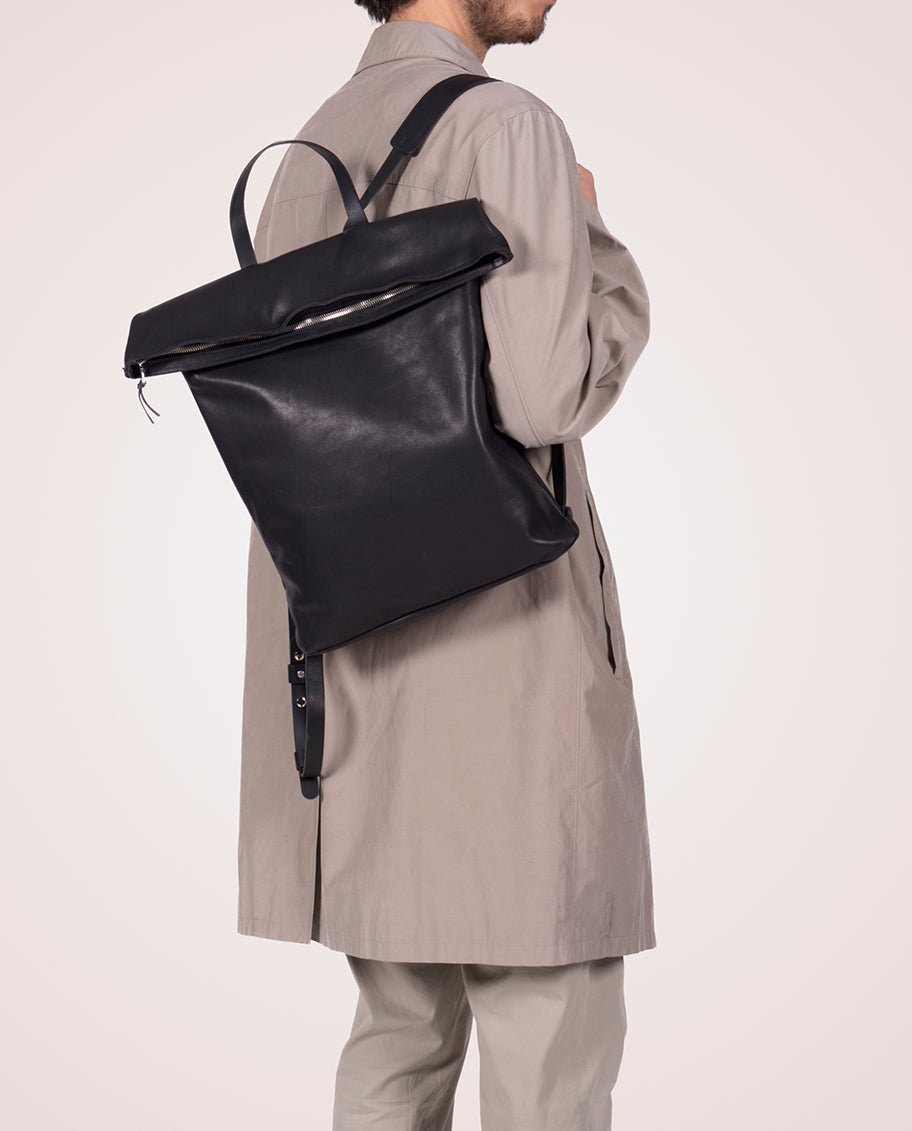 harolds-bague-m-backpack-flap-rucksack-schwarz-leder image 2
