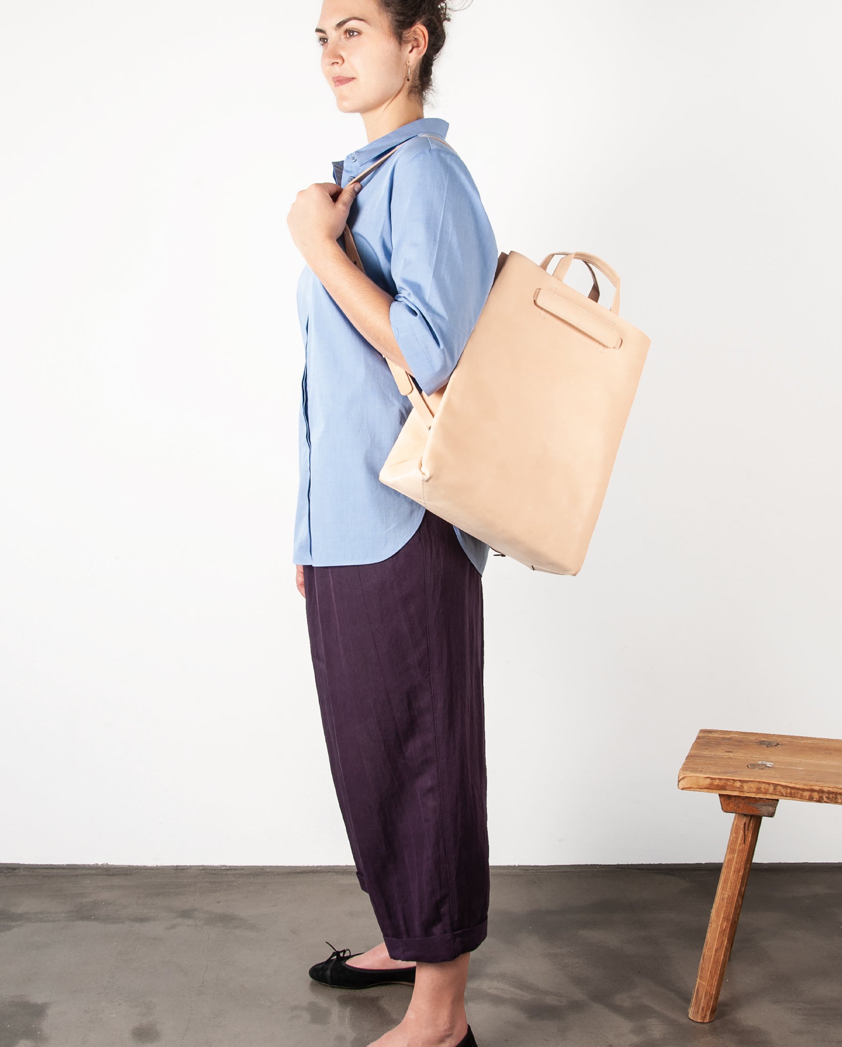 harolds-kraud-leather-paperbag-rucksack-schwarz-a4 image 2