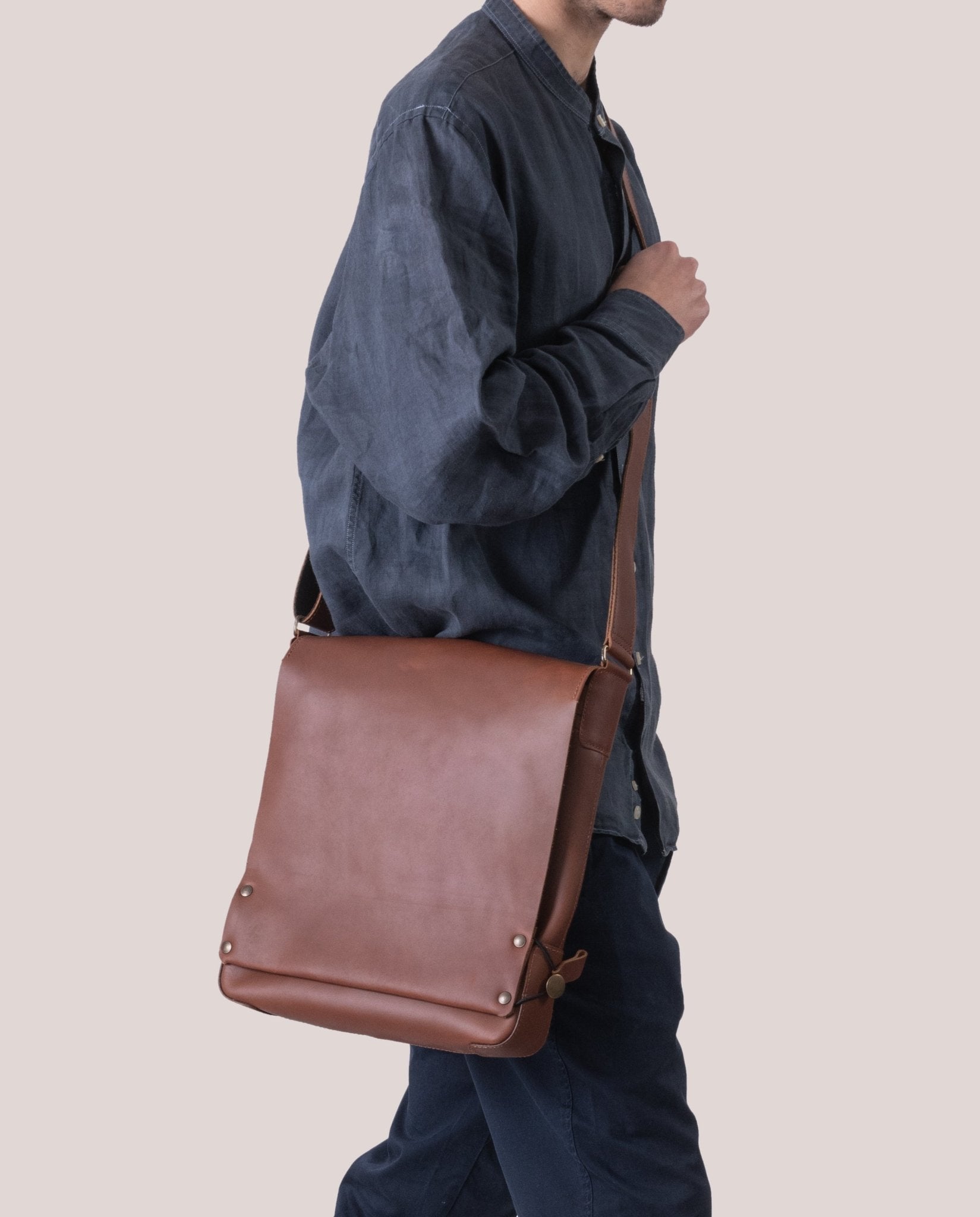harolds-antic-messengerbag-upend-kuriertasche-schwarz-a4 image 2