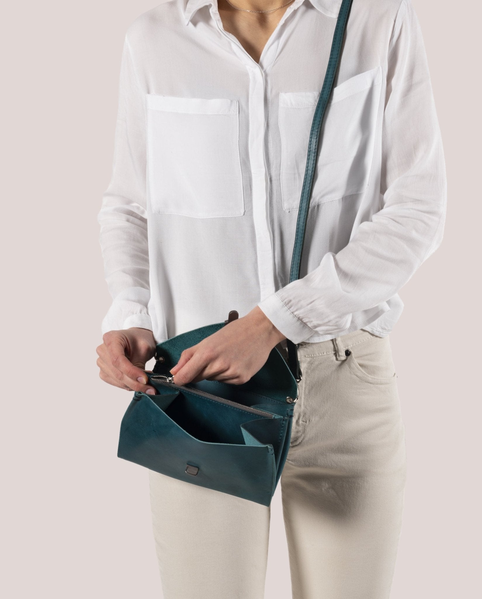 harolds-fold-handbag-clutch-m-handtasche-schwarz-leder image 5