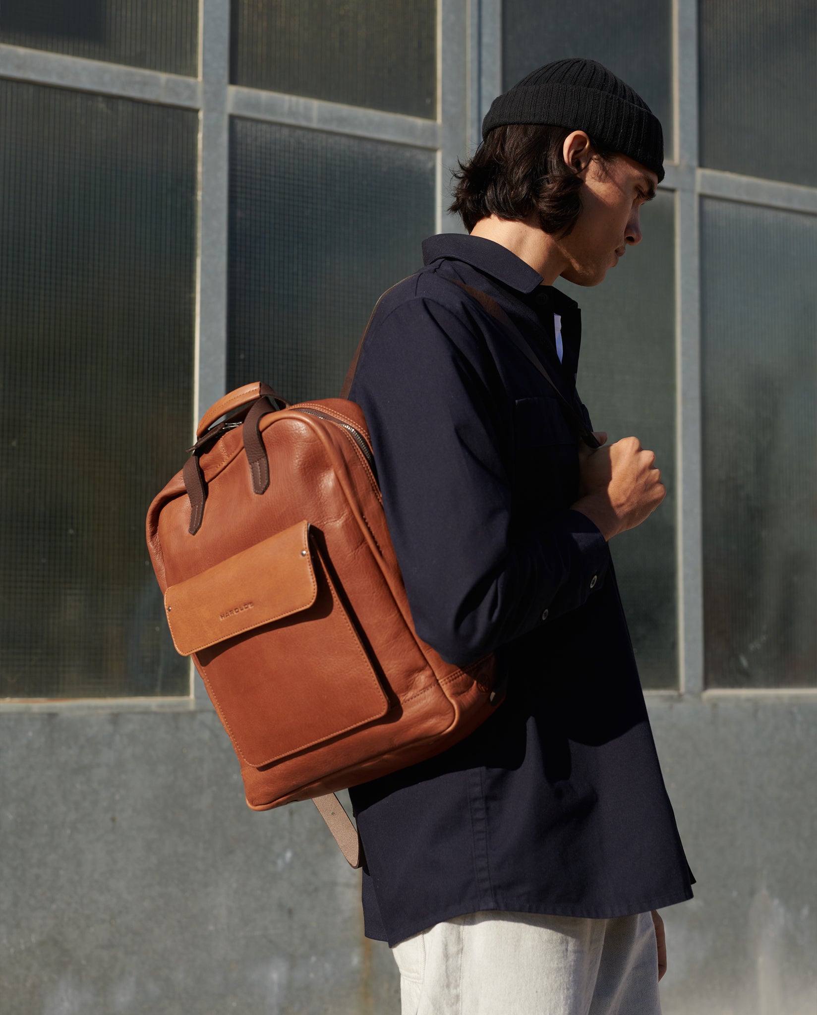 harolds-ivy-lane-notebook-messengerbag-rucksack-schwarz-notebookfach image 2