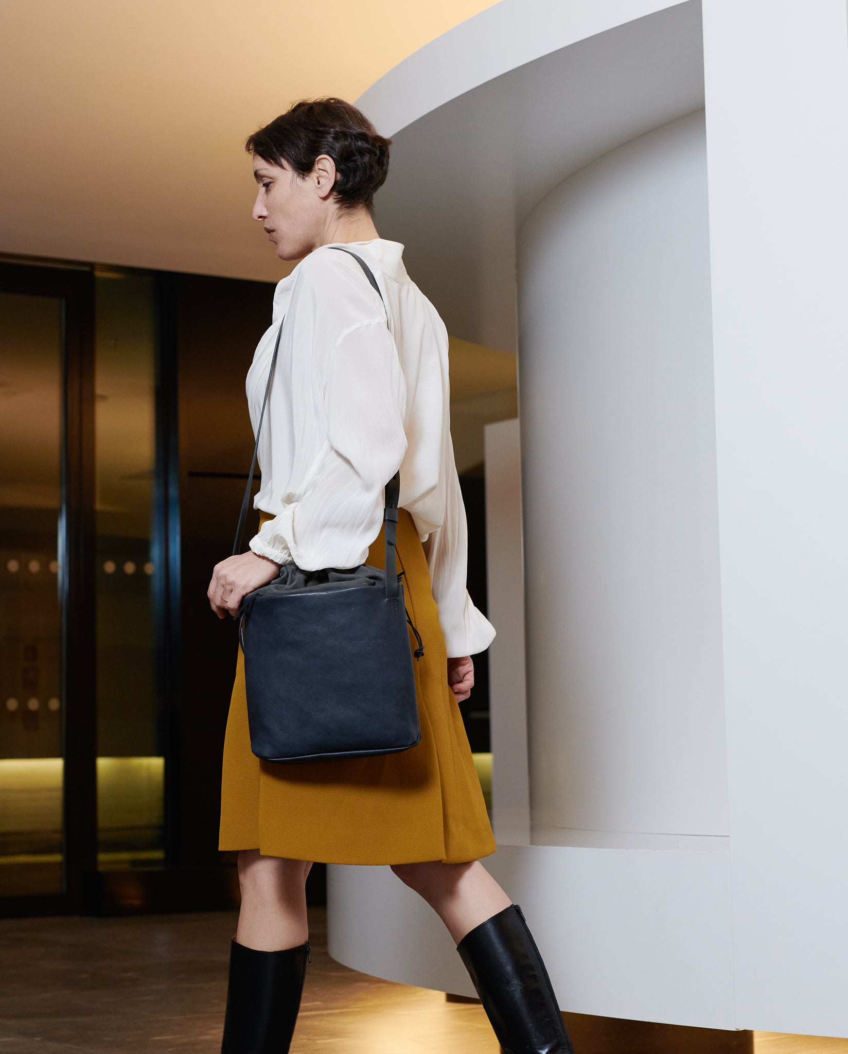 harolds-kraud-slightbag-sleeve-beuteltasche-dunkelblau-grau image 2