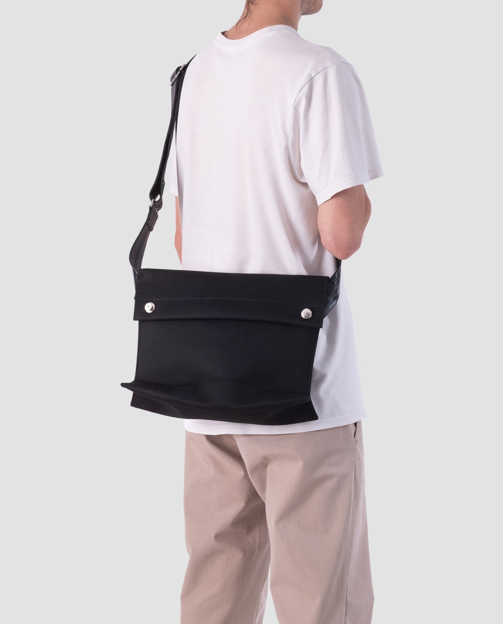 harolds-cubicbag-messenger-s-kuriertasche-schwarz-11-zoll image 2