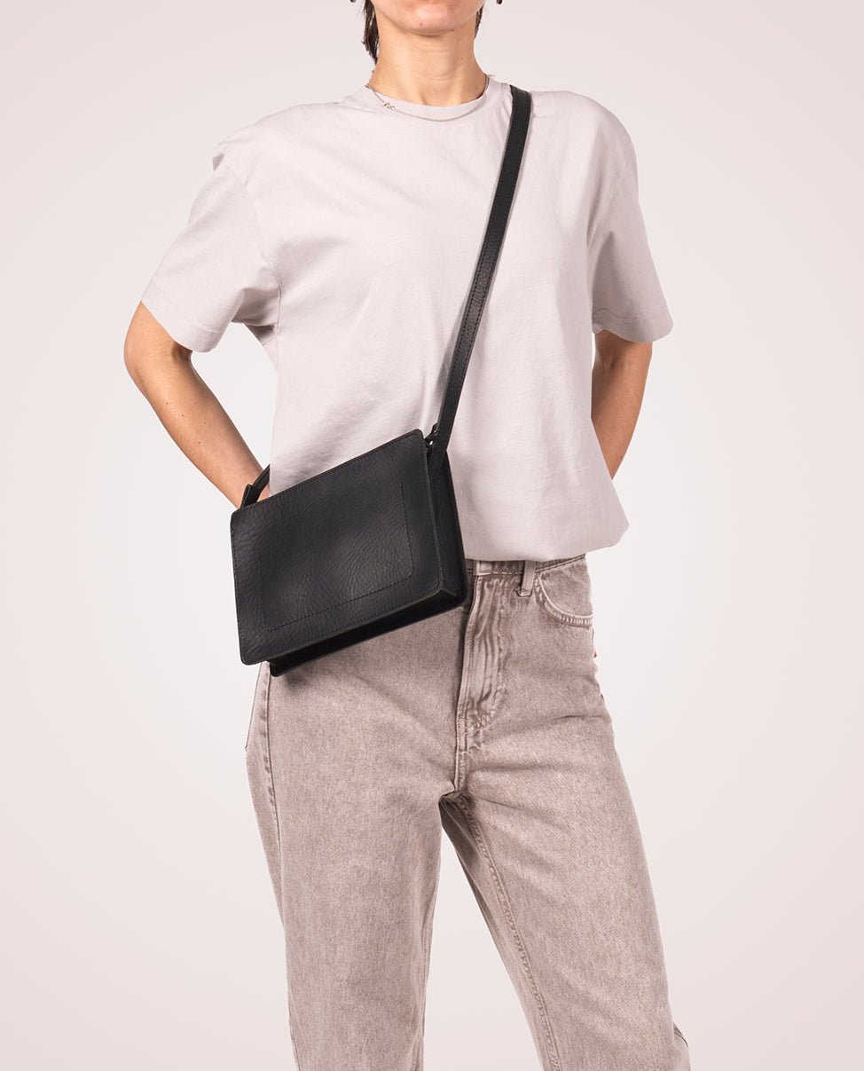 harolds-galore-sas-schultertasche-schwarz-sattlerleder image 3