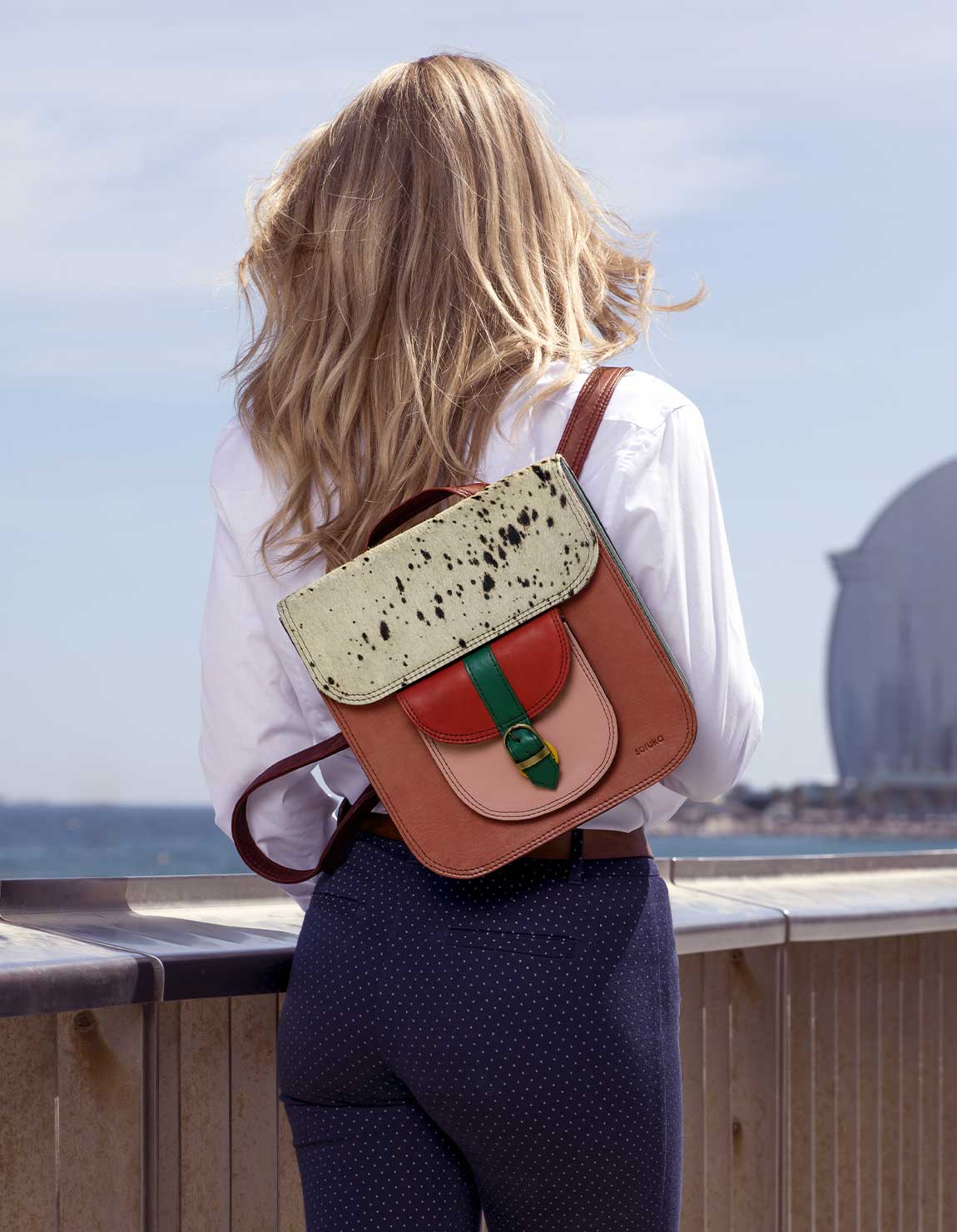 soruka-tirana-rucksack-rot-bunt-animal-print-leder image 4
