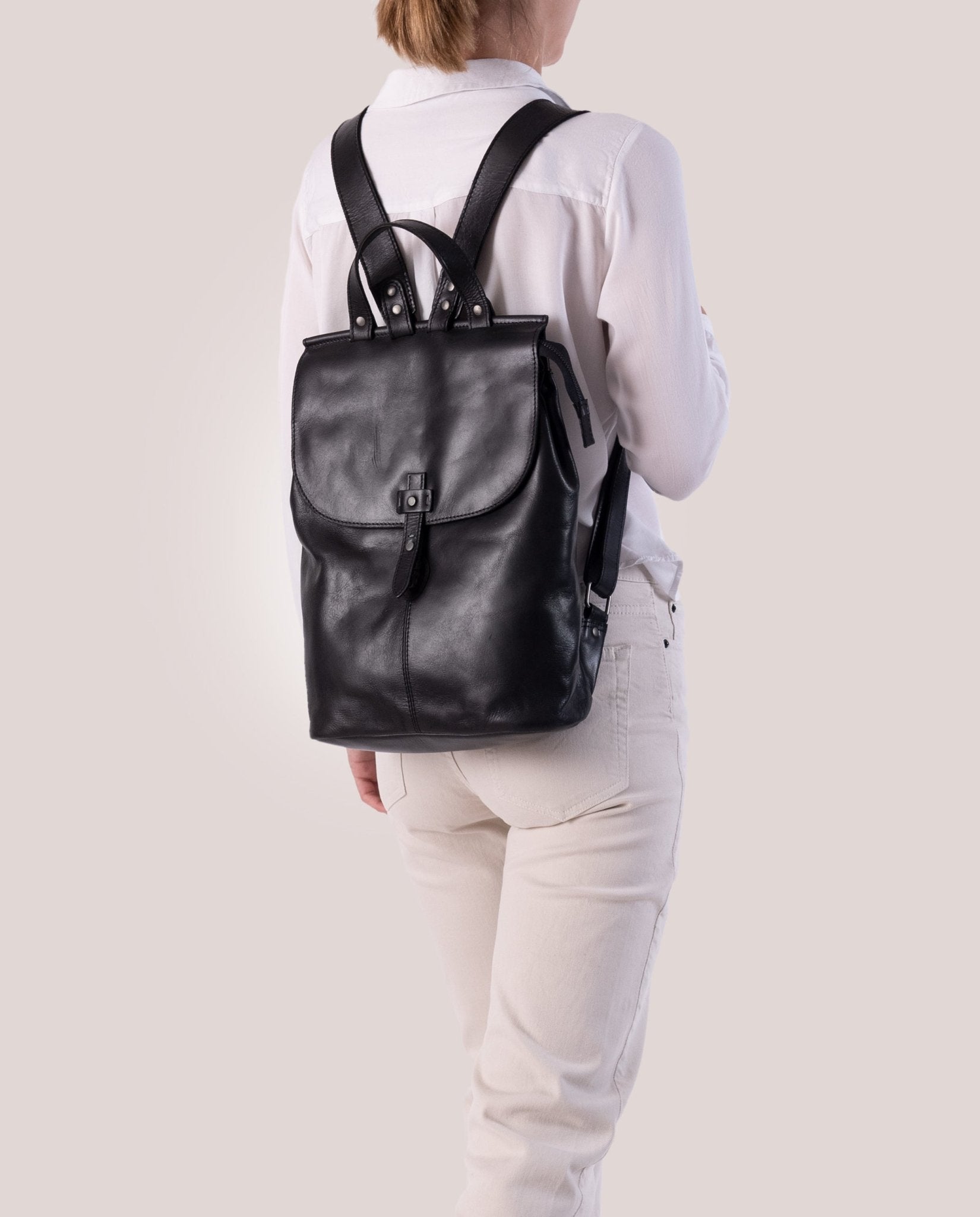harolds-aberdeen-backpack-women-rucksack-schwarz-tablet image 2