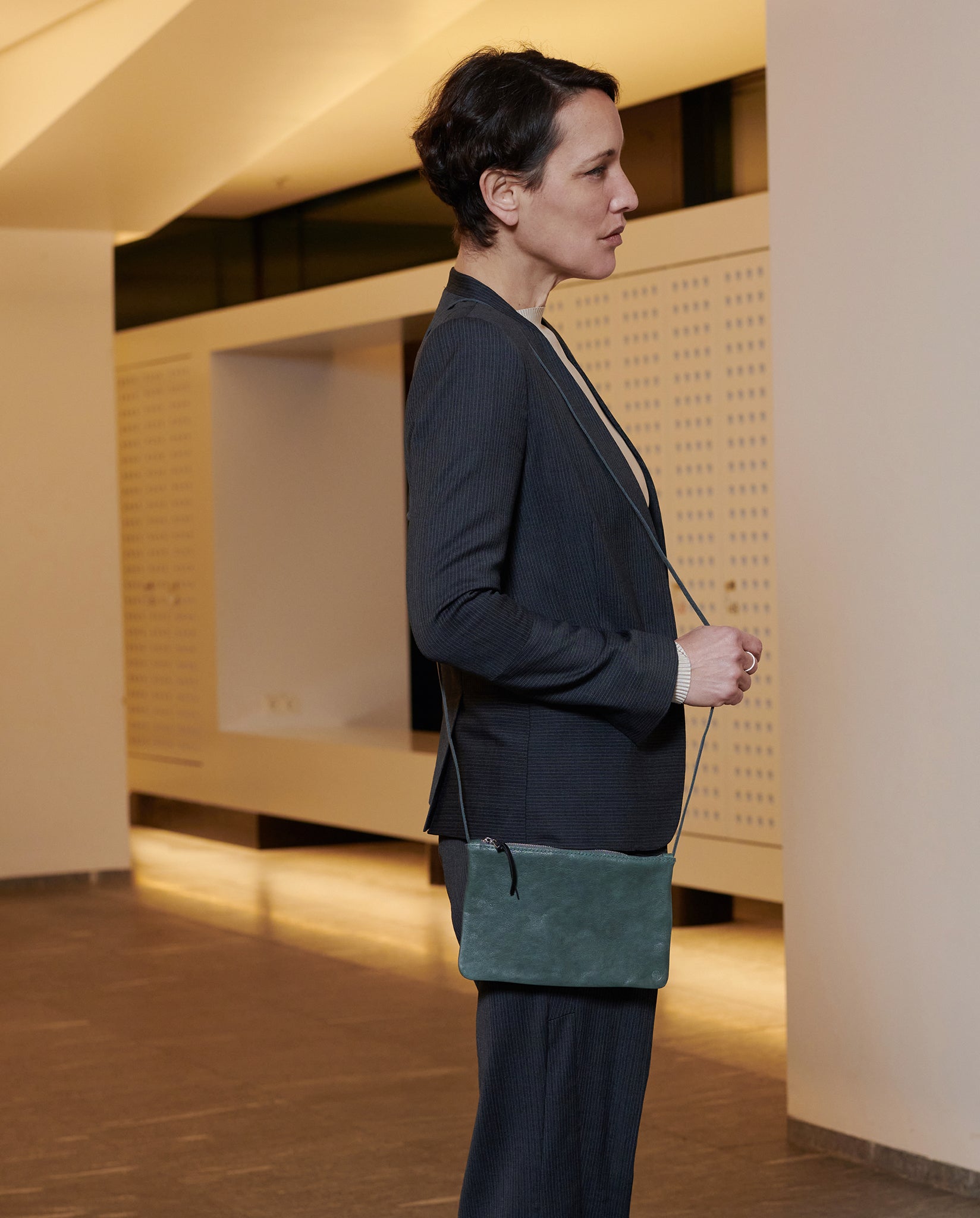 harolds-nabuku-softcase-shoulderbag-handtasche-schwarz image 2