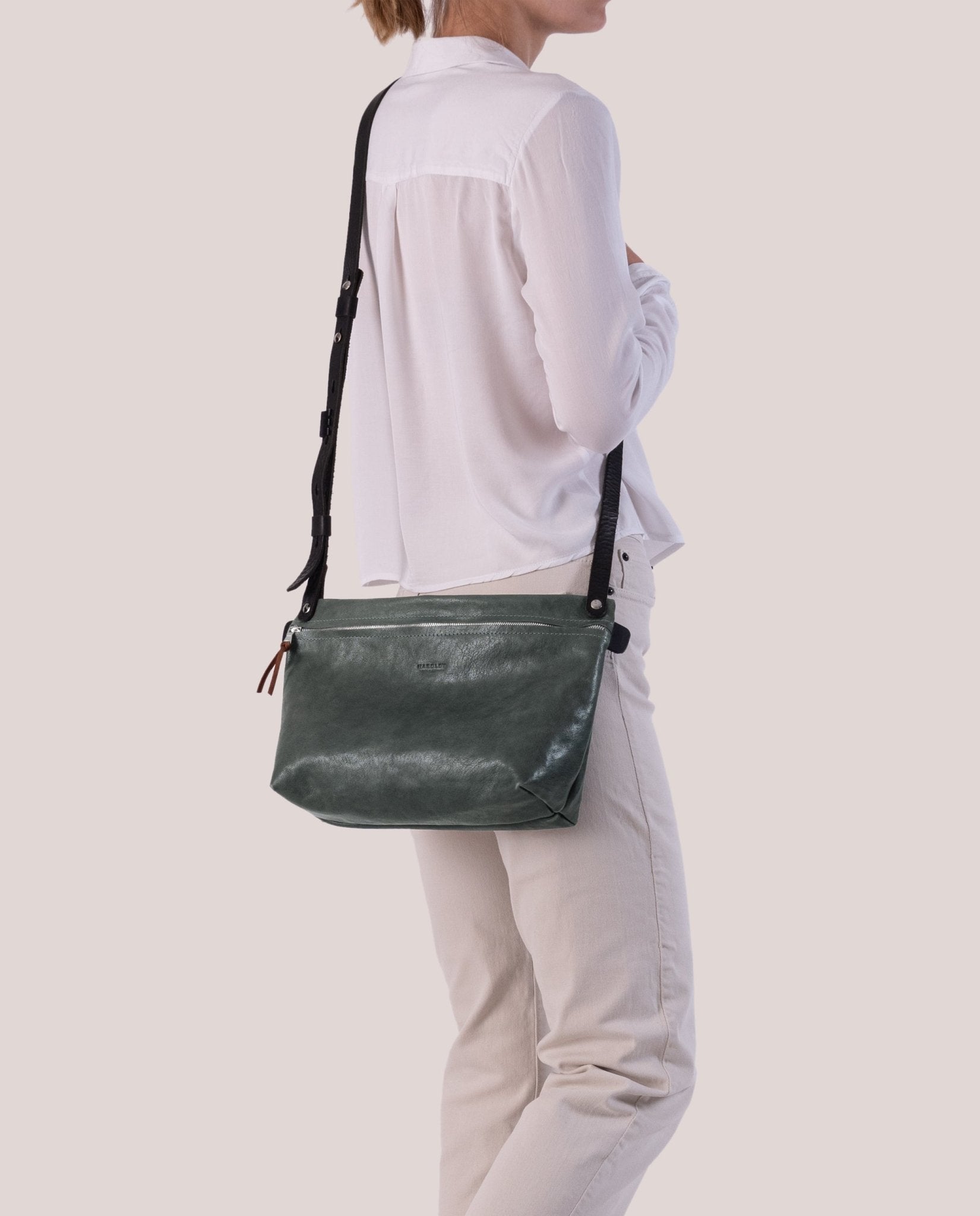 harolds-nabuku-shoulderbag-small-umh-ngetasche-schwarz-nubuk image 2