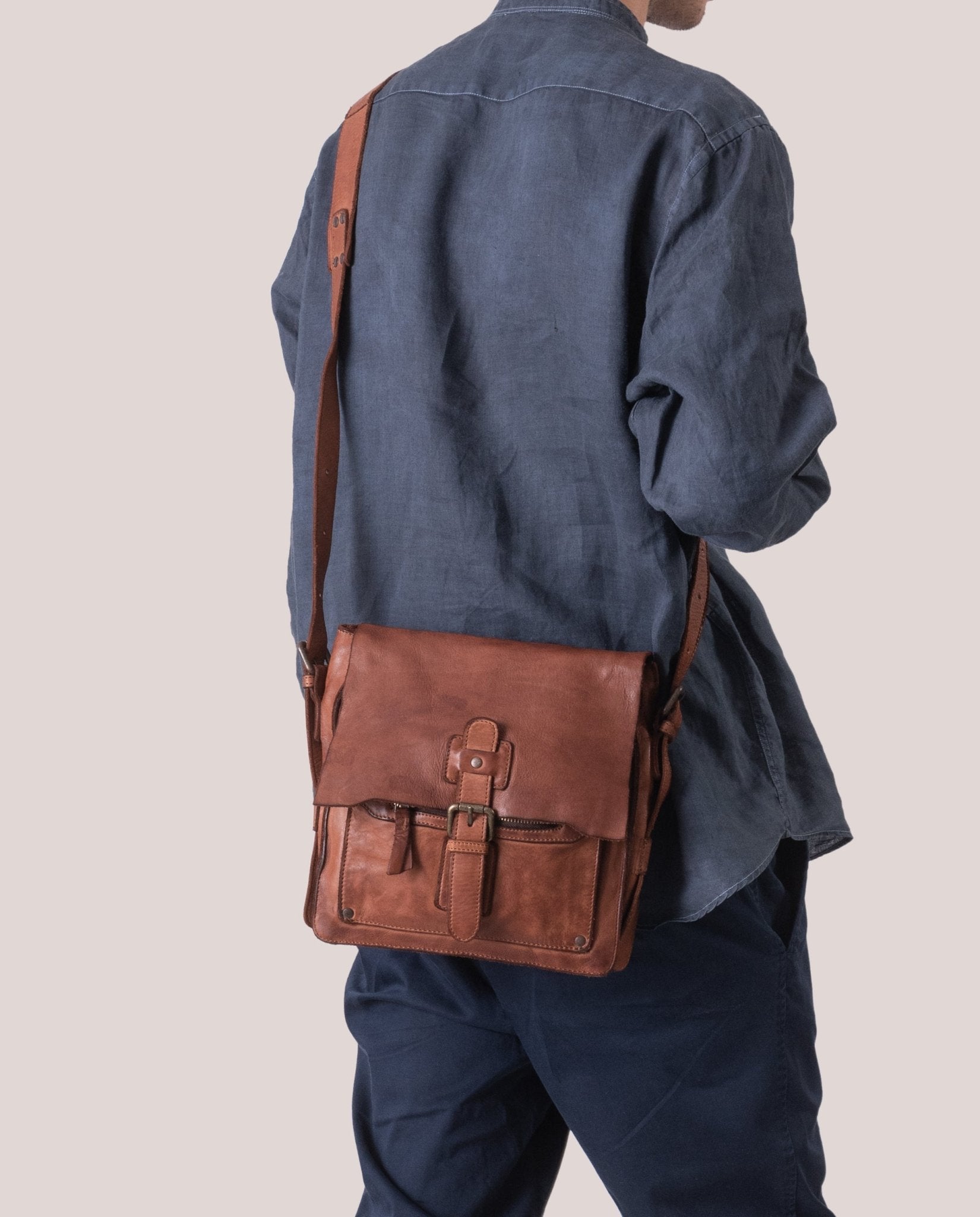 harolds-submarine-crossbag-umh-ngetasche-cognac-rindleder image 2