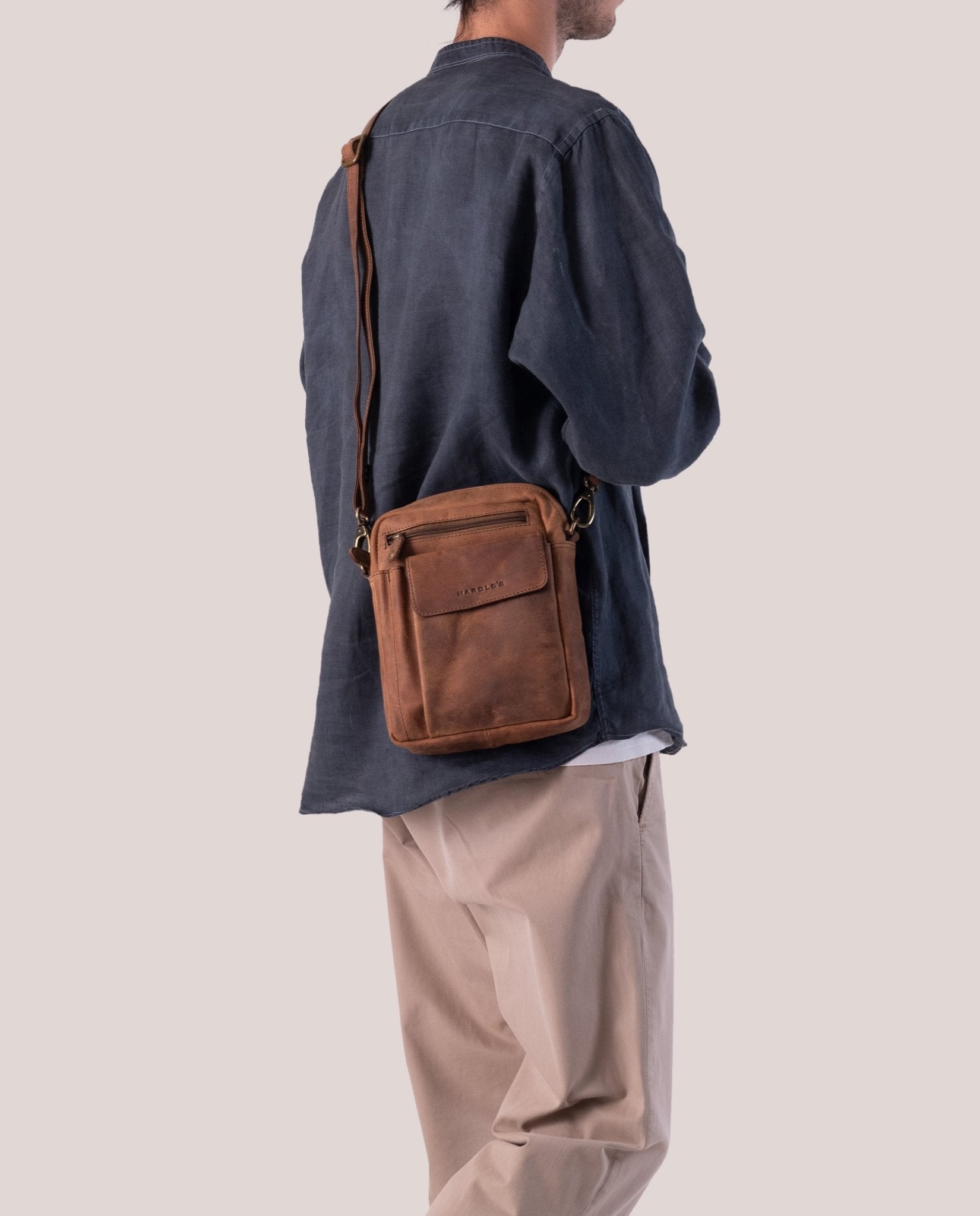 harolds-antic-shoulderbag-s-umh-ngetasche-natur-rindleder-18x22cm image 2