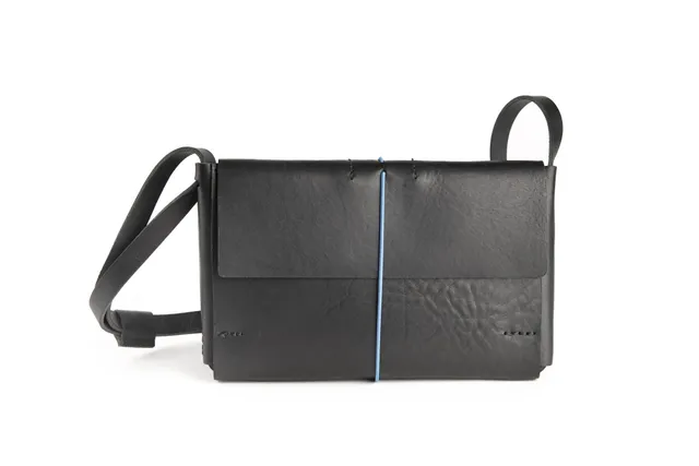 harolds-keeper-shoulderbag-s-schultertasche-schwarz-sattelleder image 1