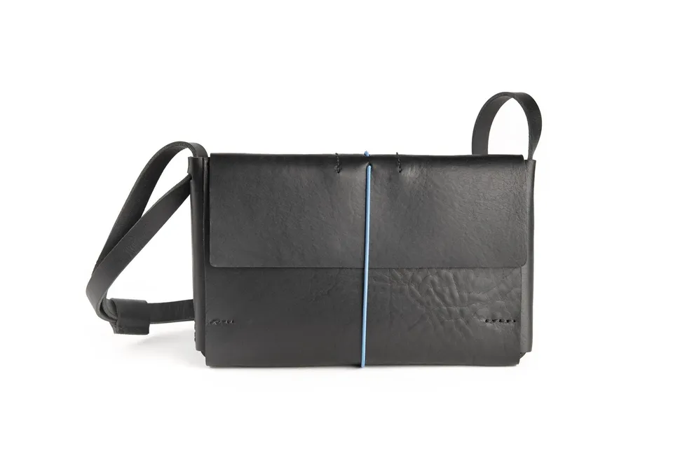 harolds-keeper-shoulderbag-s-schultertasche-schwarz-sattelleder image 1