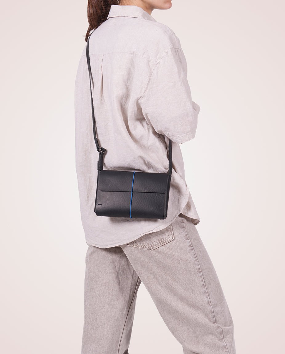 harolds-keeper-shoulderbag-s-schultertasche-schwarz-sattelleder image 2
