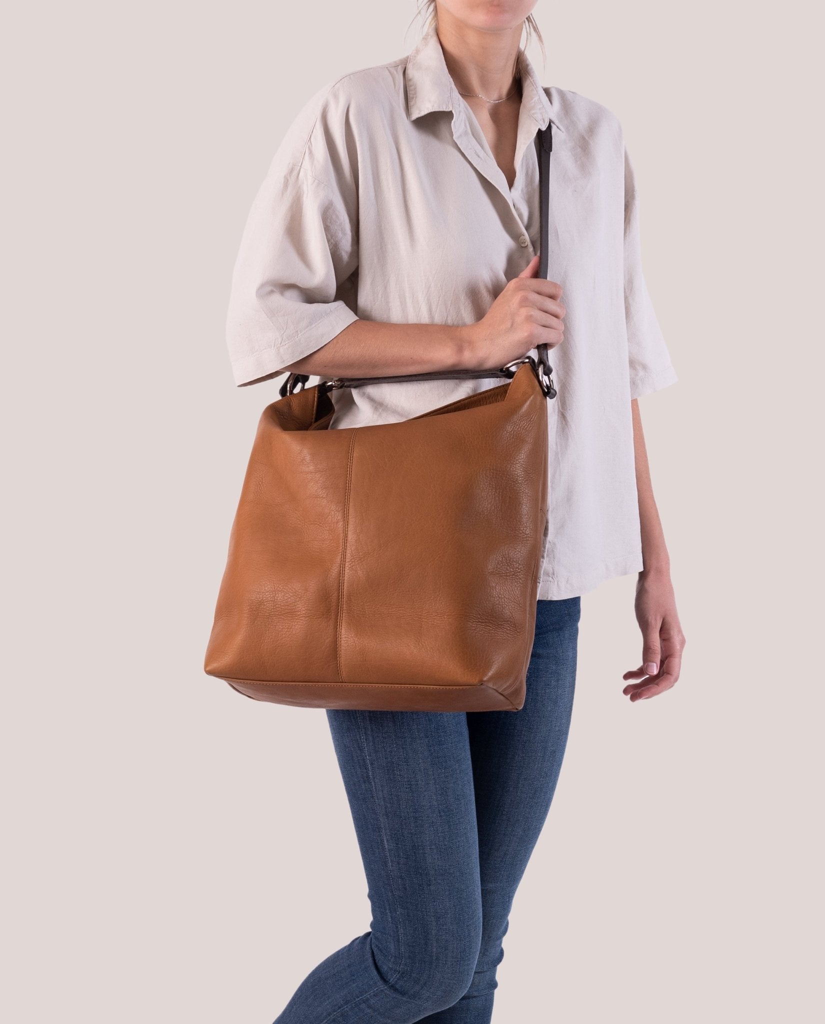 harolds-chaza-pouch-upend-shopper-schwarz-rindleder image 3