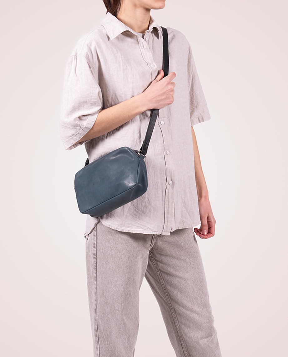 harolds-nabuku-softcase-crossbag-umh-ngetasche-schwarz-nubuk image 3