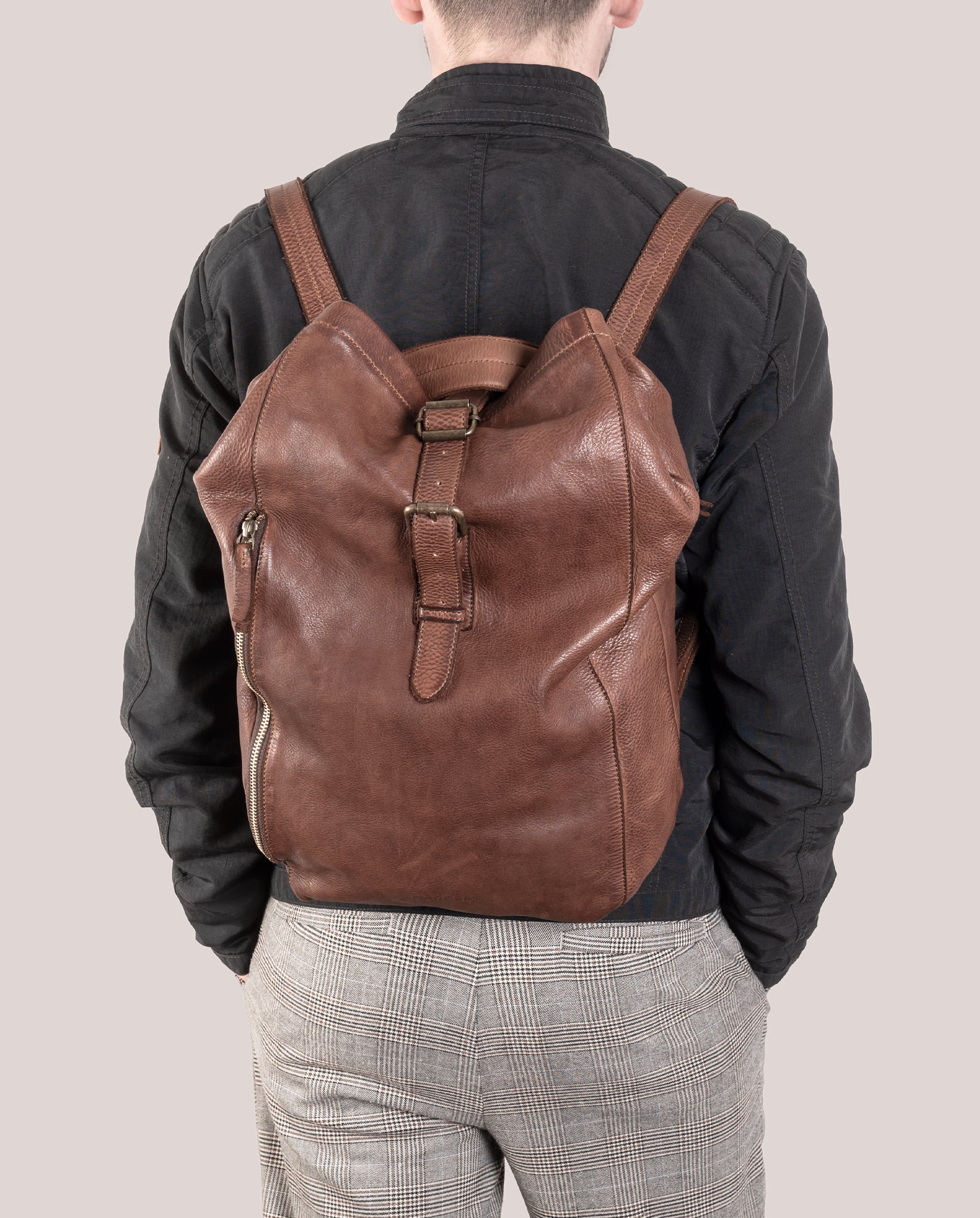 harolds-submarine-backpack-rollover-m-rucksack-cognac-laptop image 2