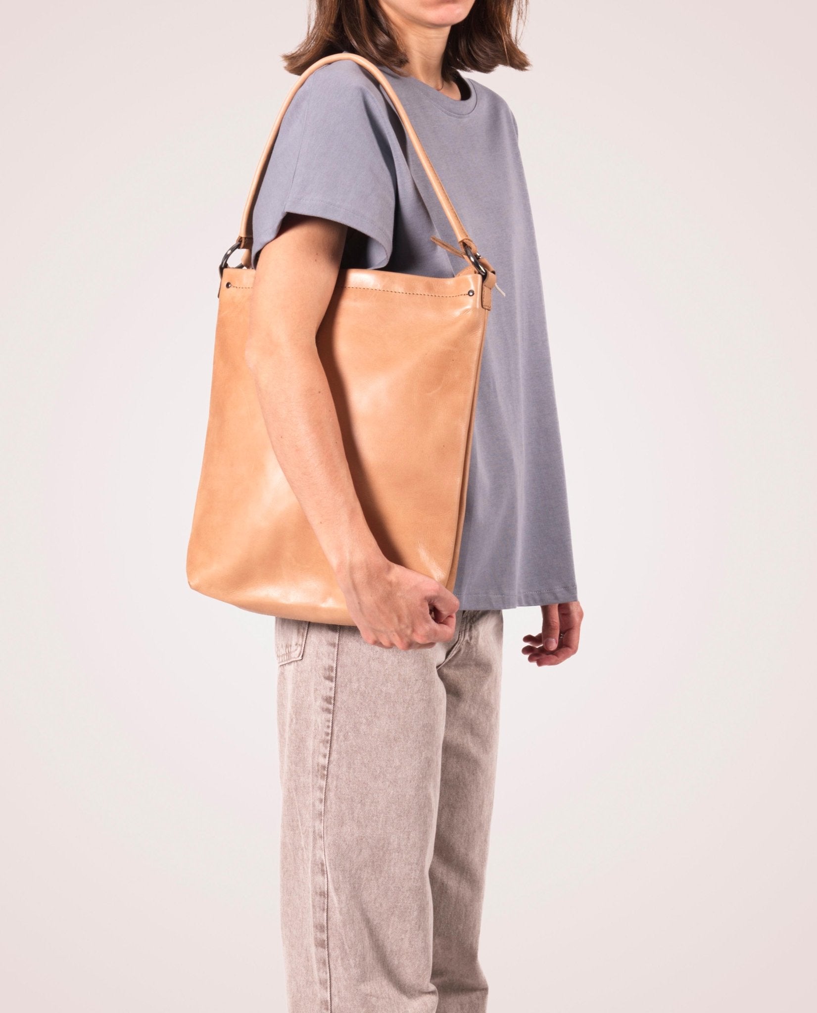 harolds-caugio-shoulderbag-up-schultertasche-cognac-leder image 2