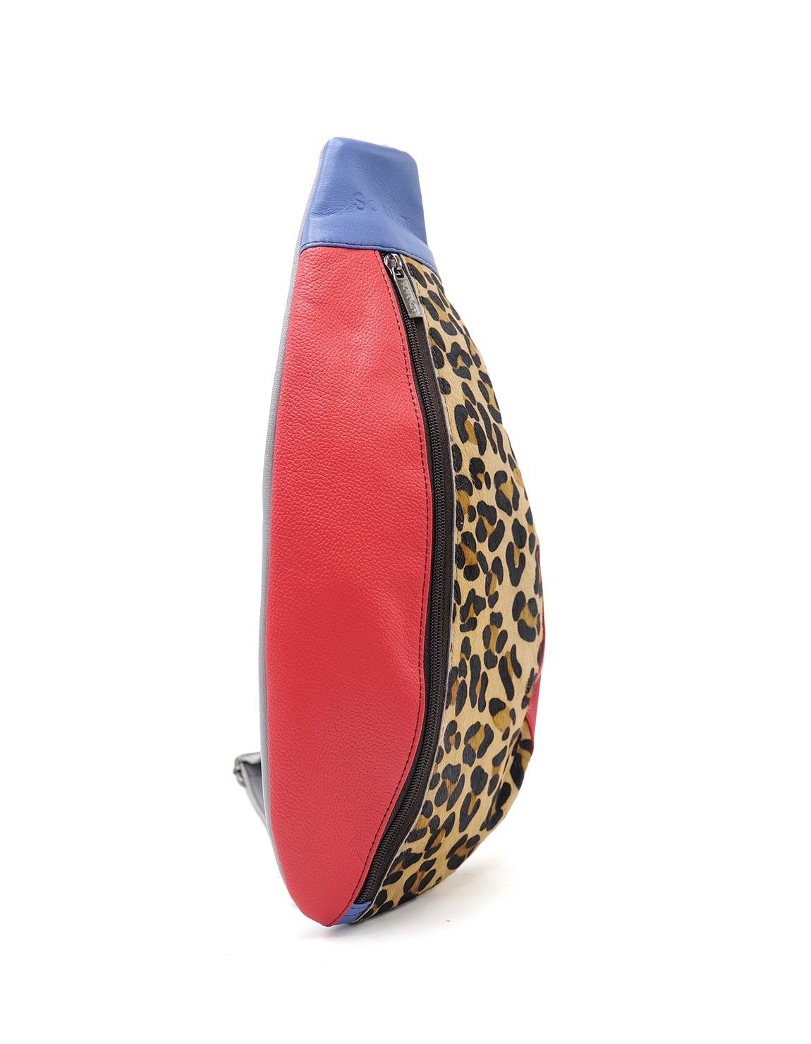 soruka-glasgow-sling-bauchtasche-rot-leo-recycling-leder image 2