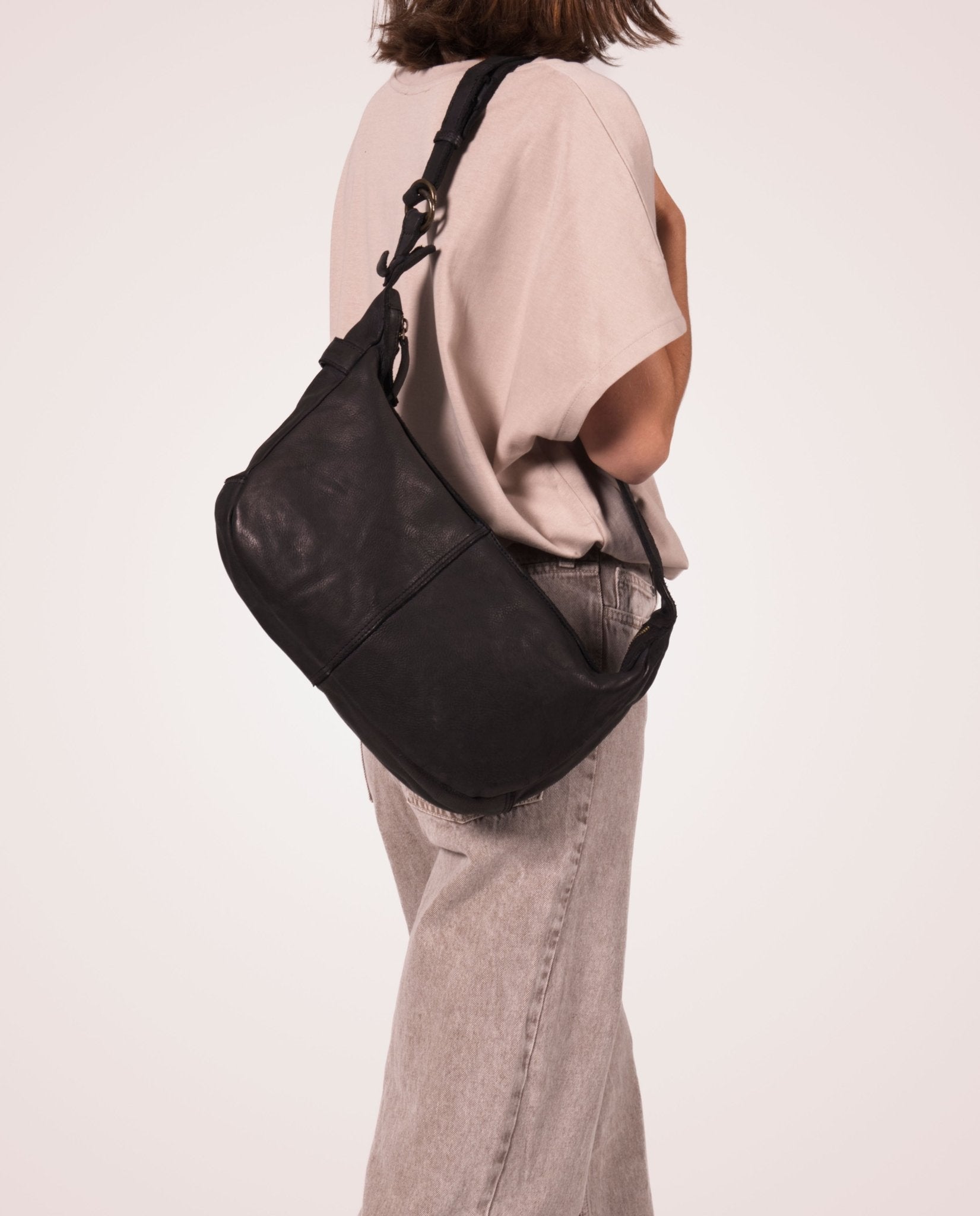 harolds-submarine-pouch-twin-umh-ngetasche-schwarz-rindleder image 2