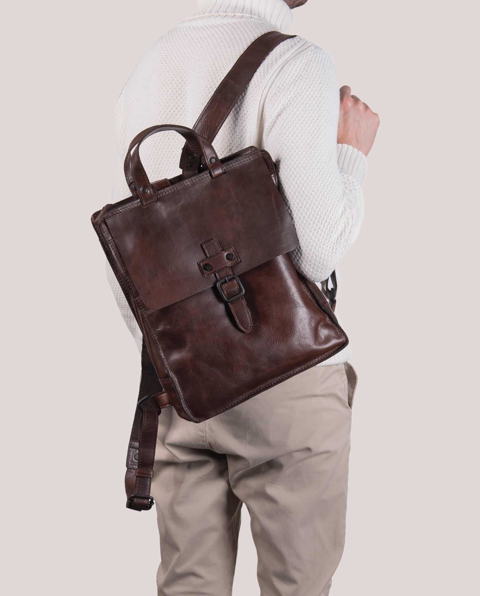 harolds-aberdeen-backpack-xl-rucksack-schwarz-lederrucksack image 2