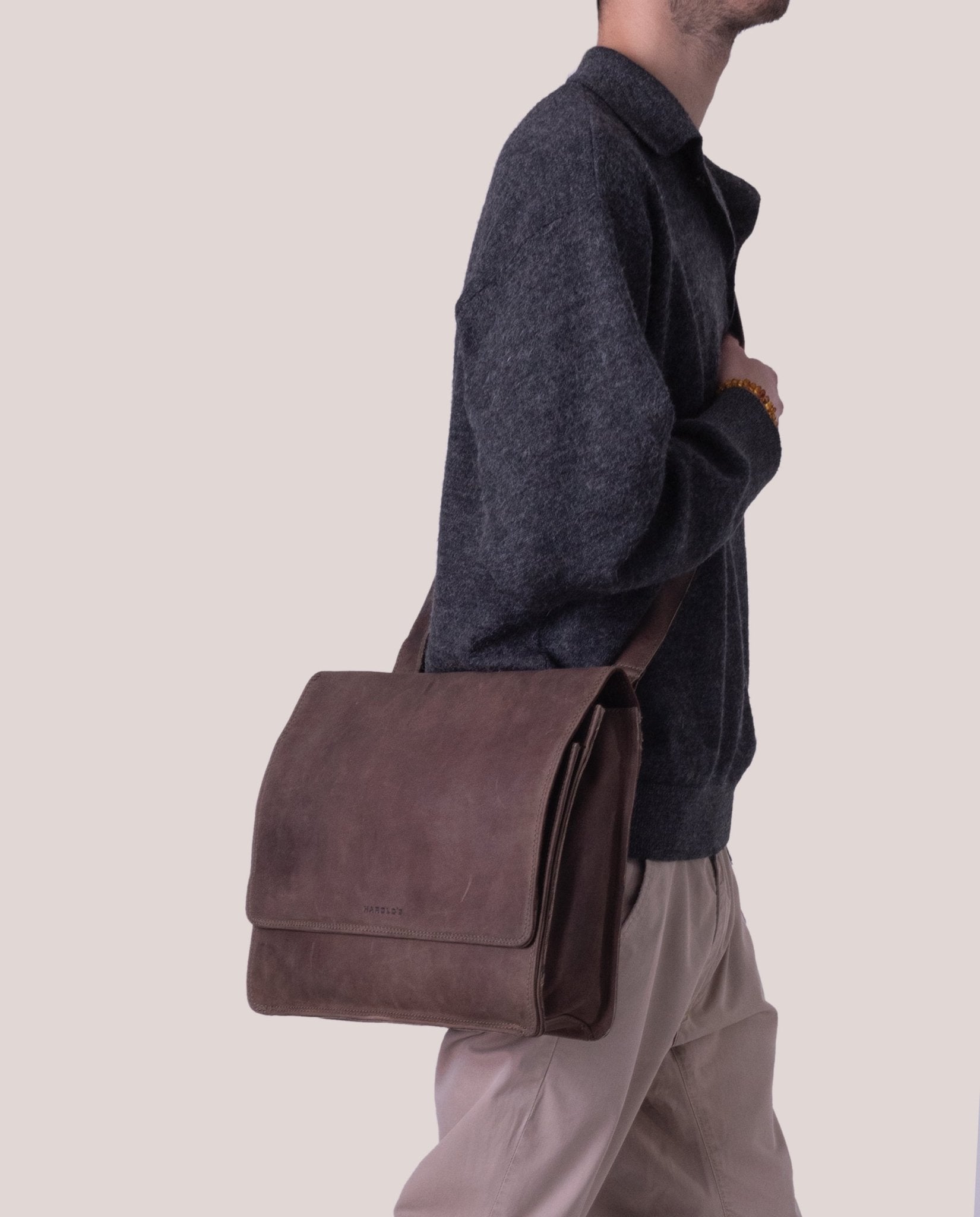 harolds-antic-notebookbag-notebooktasche-leder-taupe image 2