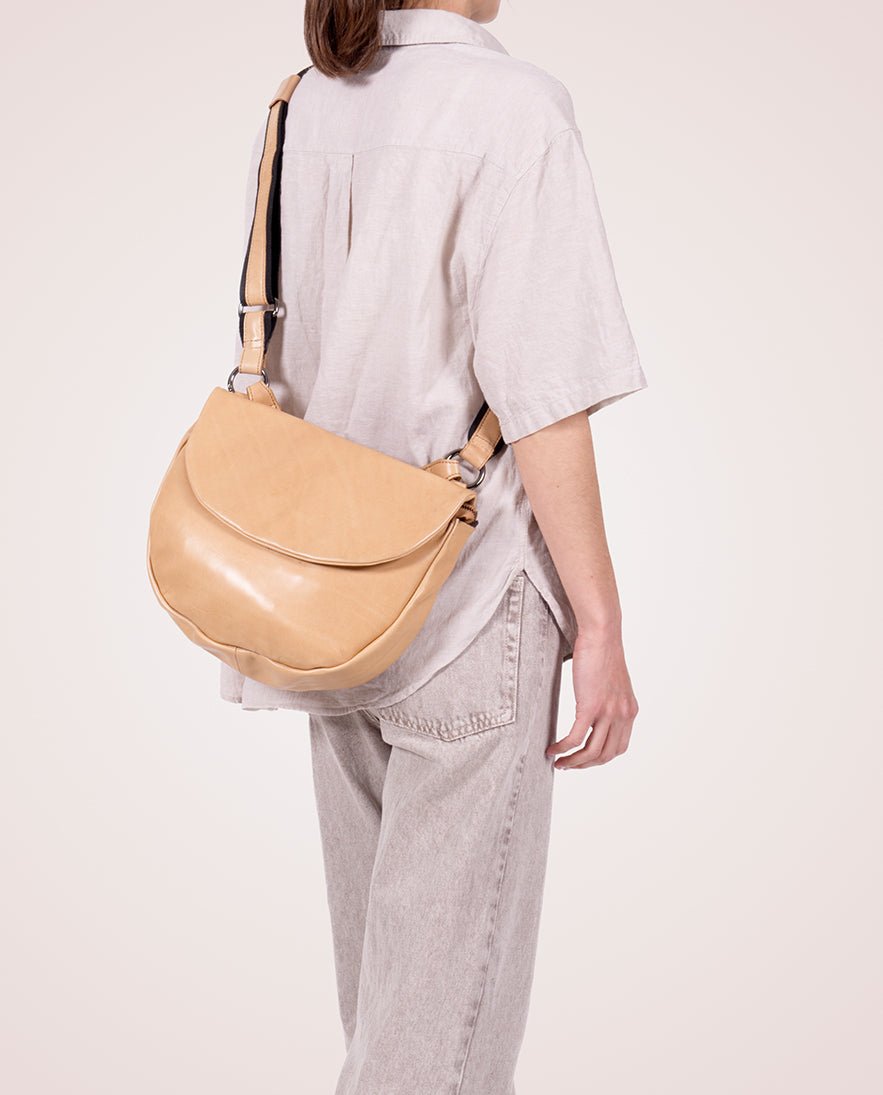 harolds-caugio-double-handtasche-leder-cognac-mit-schultergurt image 3