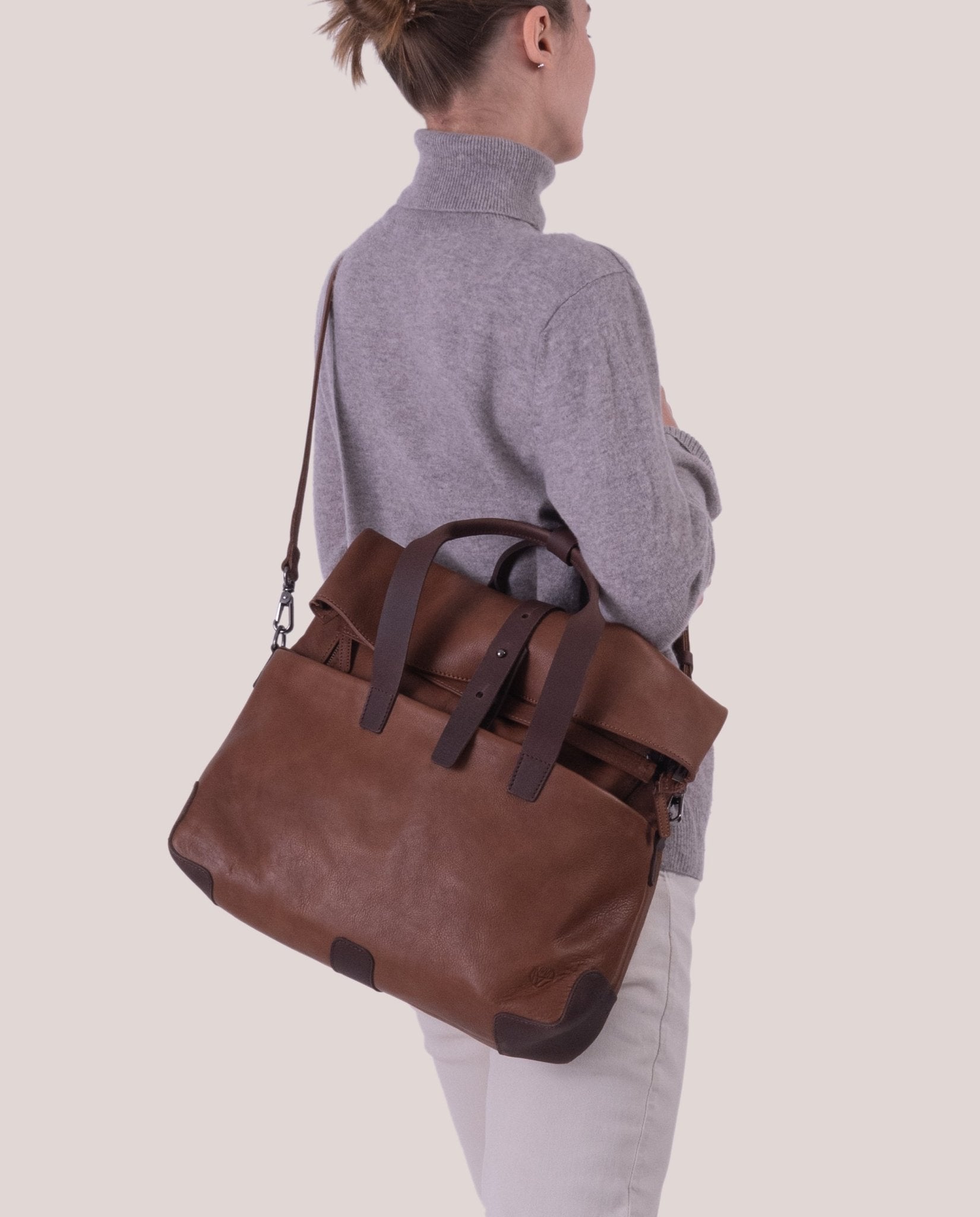 harolds-mount-ivy-businessbag-notebooktasche-schwarz-leder image 2