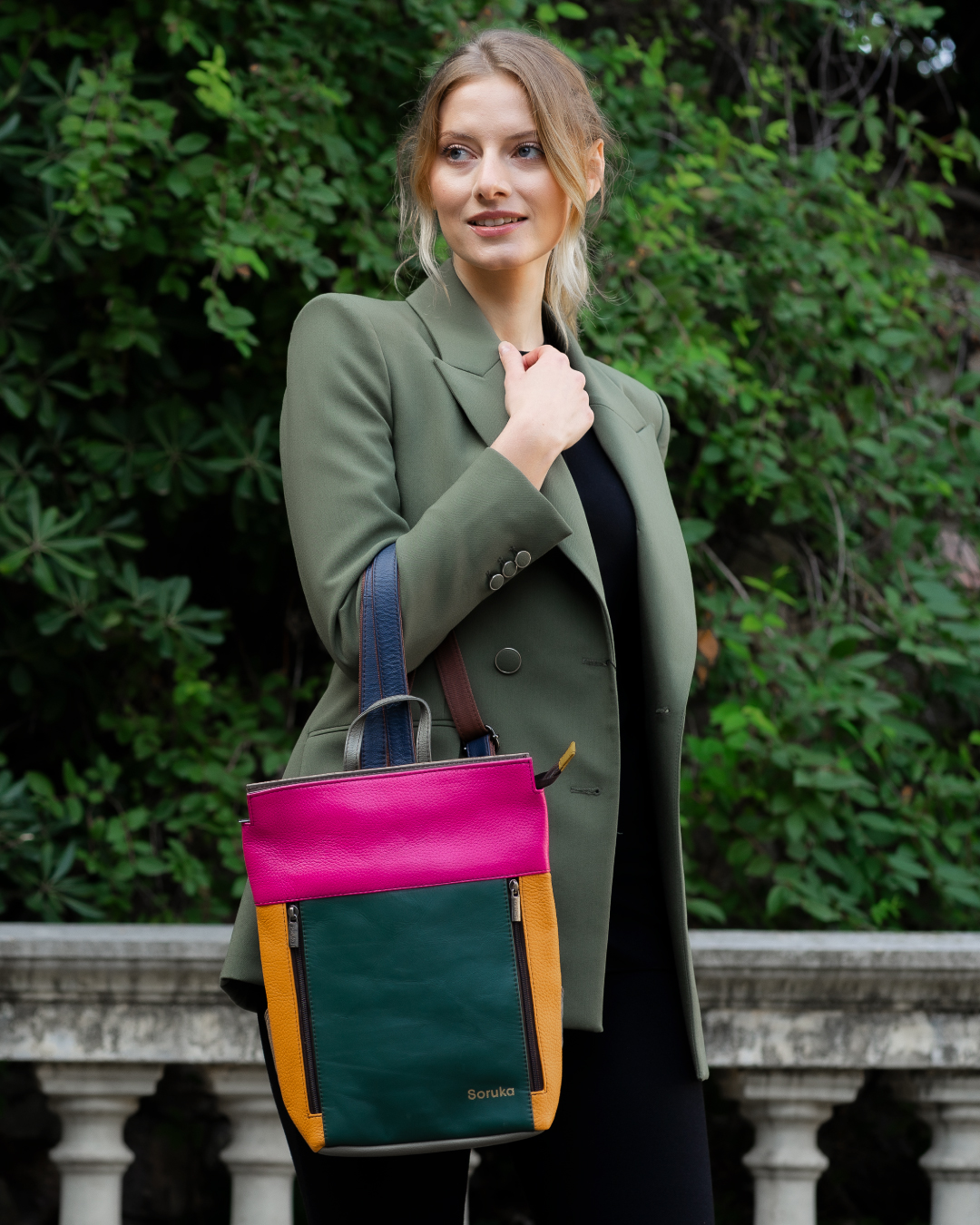 soruka-berlin-rucksack-leder-rosa-gelb-tablet image 5