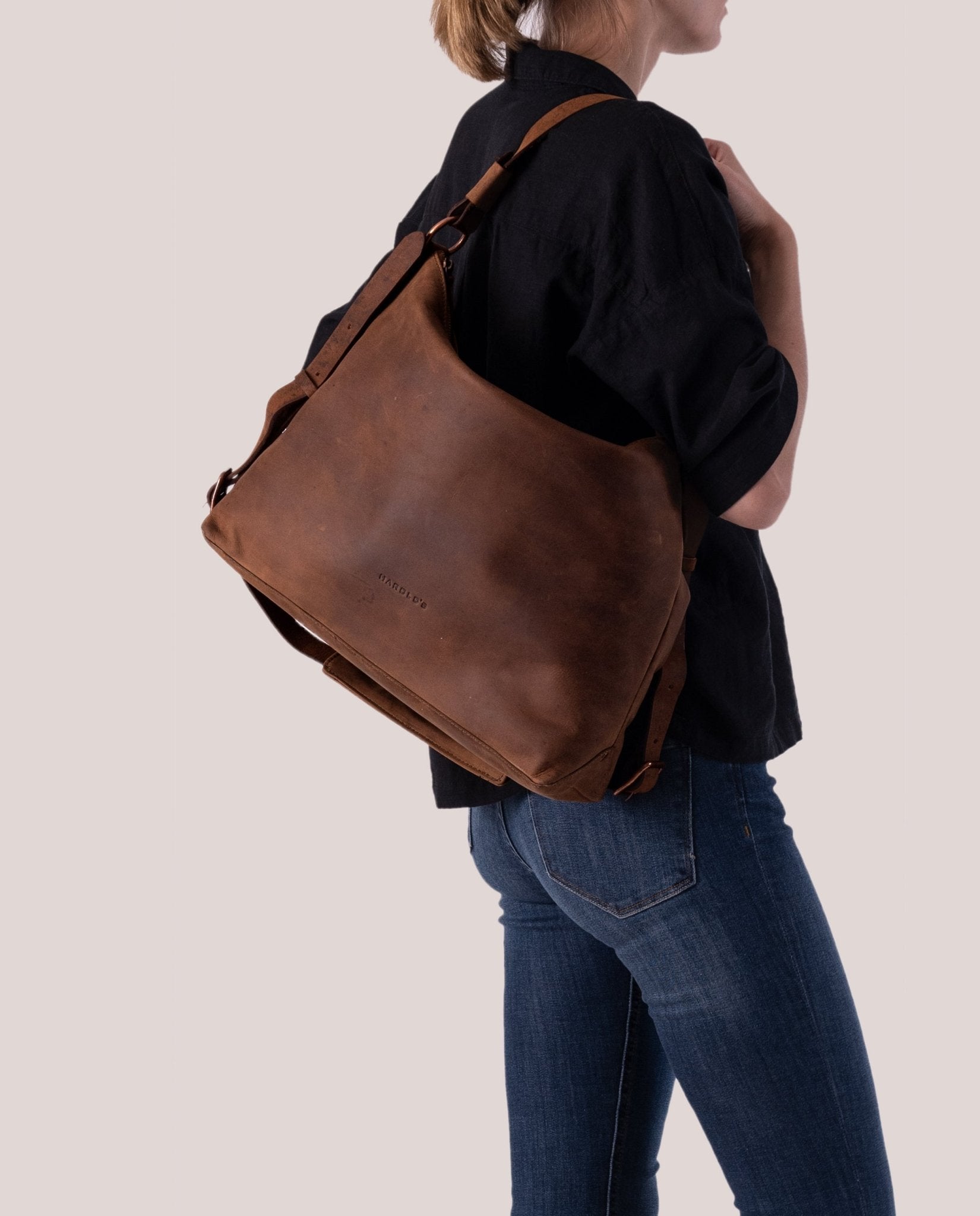 harolds-antic-pouch-schultertasche-natur-rindleder-a4 image 2