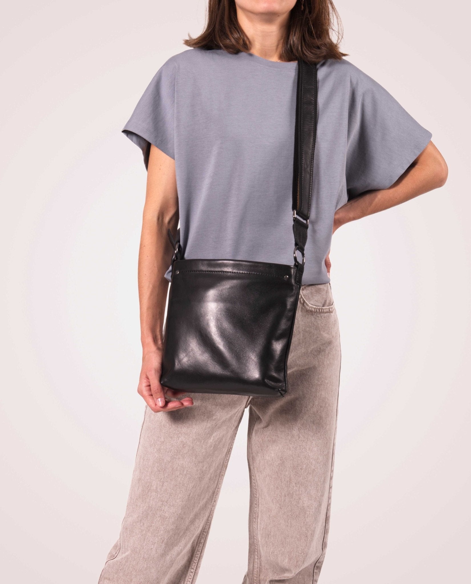 harolds-caugio-shoulderbag-s-schultertasche-schwarz-rindleder image 7