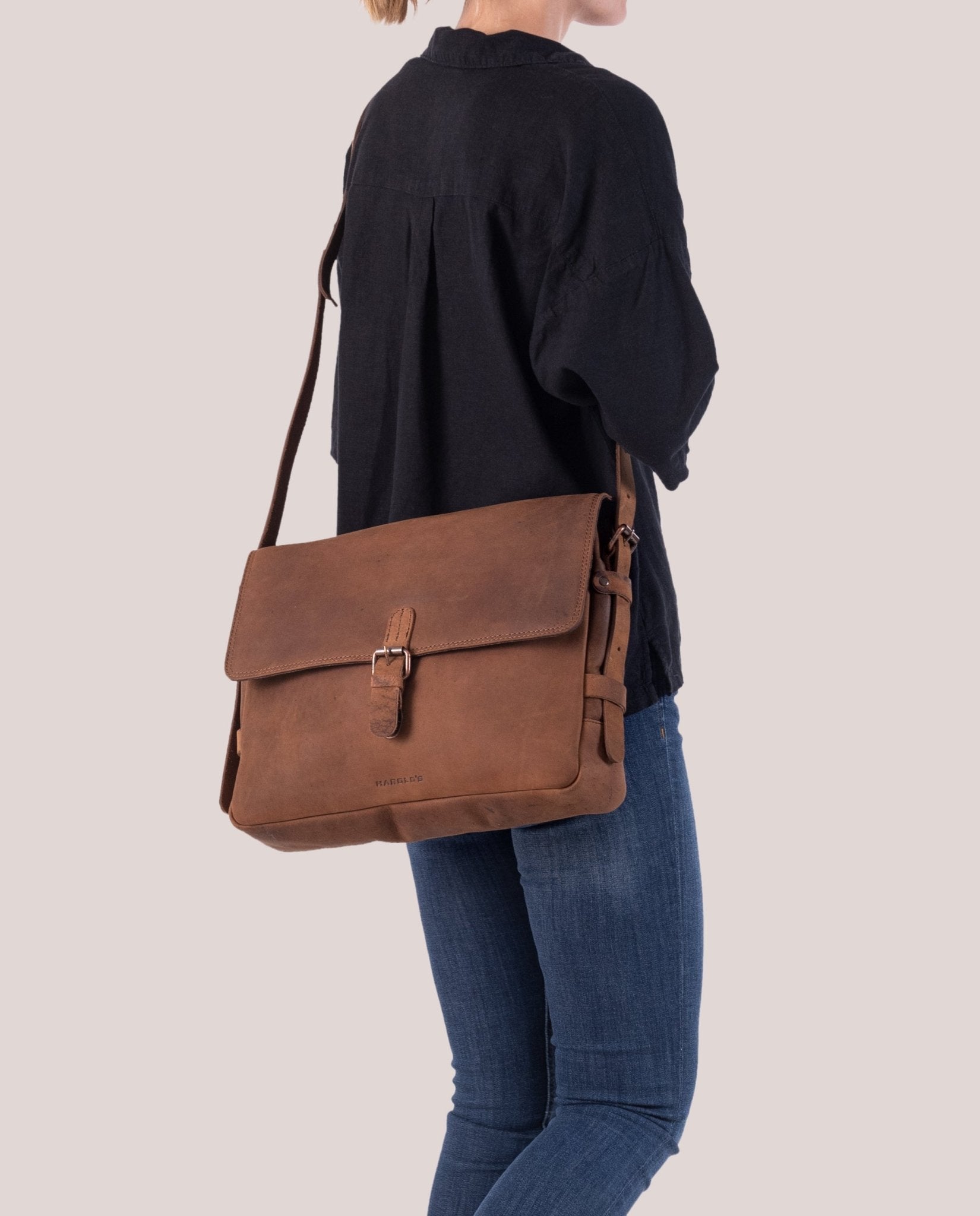 harolds-antic-messengerbag-m-kuriertasche-natur-a4-rindleder image 2