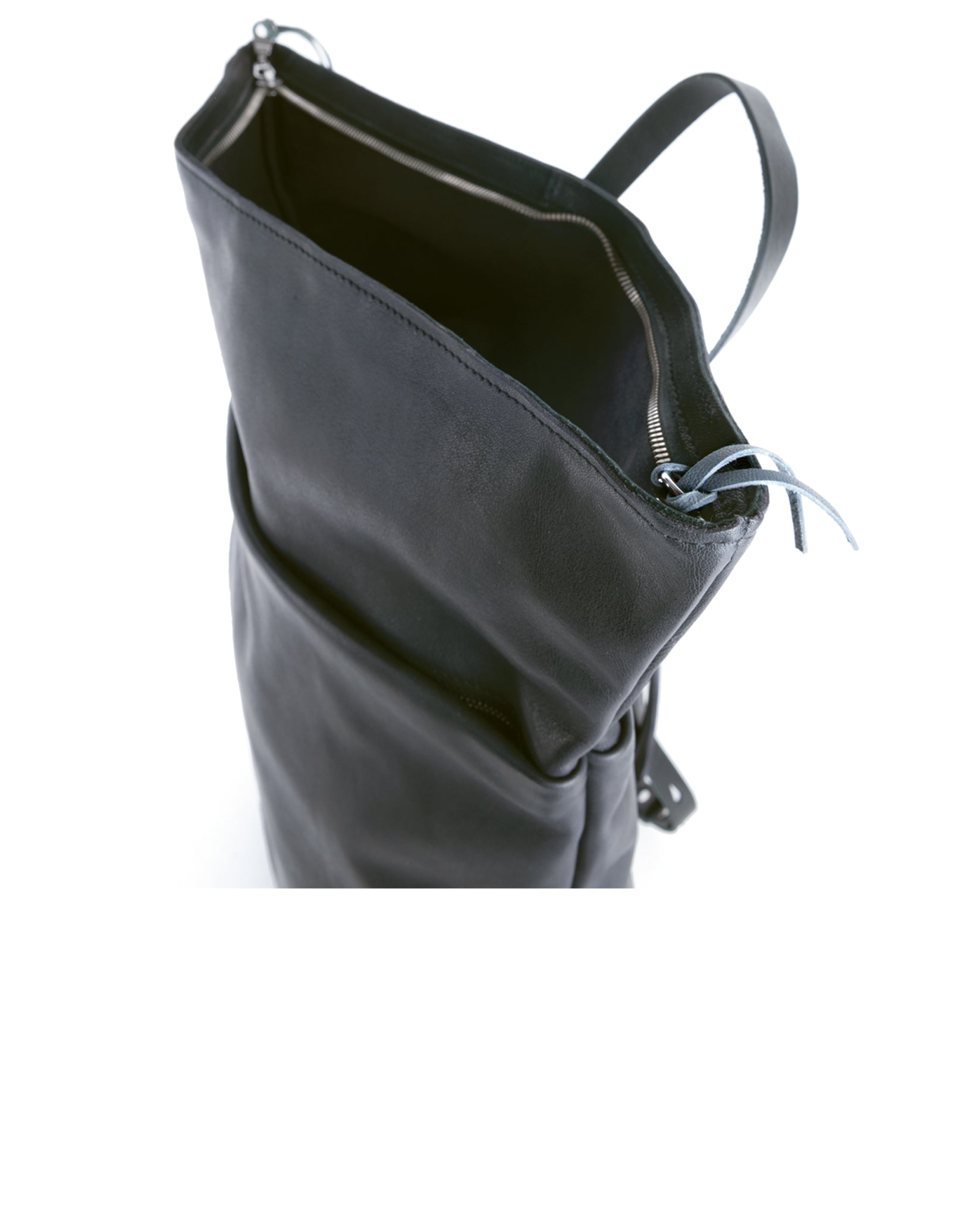 harolds-bague-m-backpack-flap-rucksack-schwarz-leder image 3