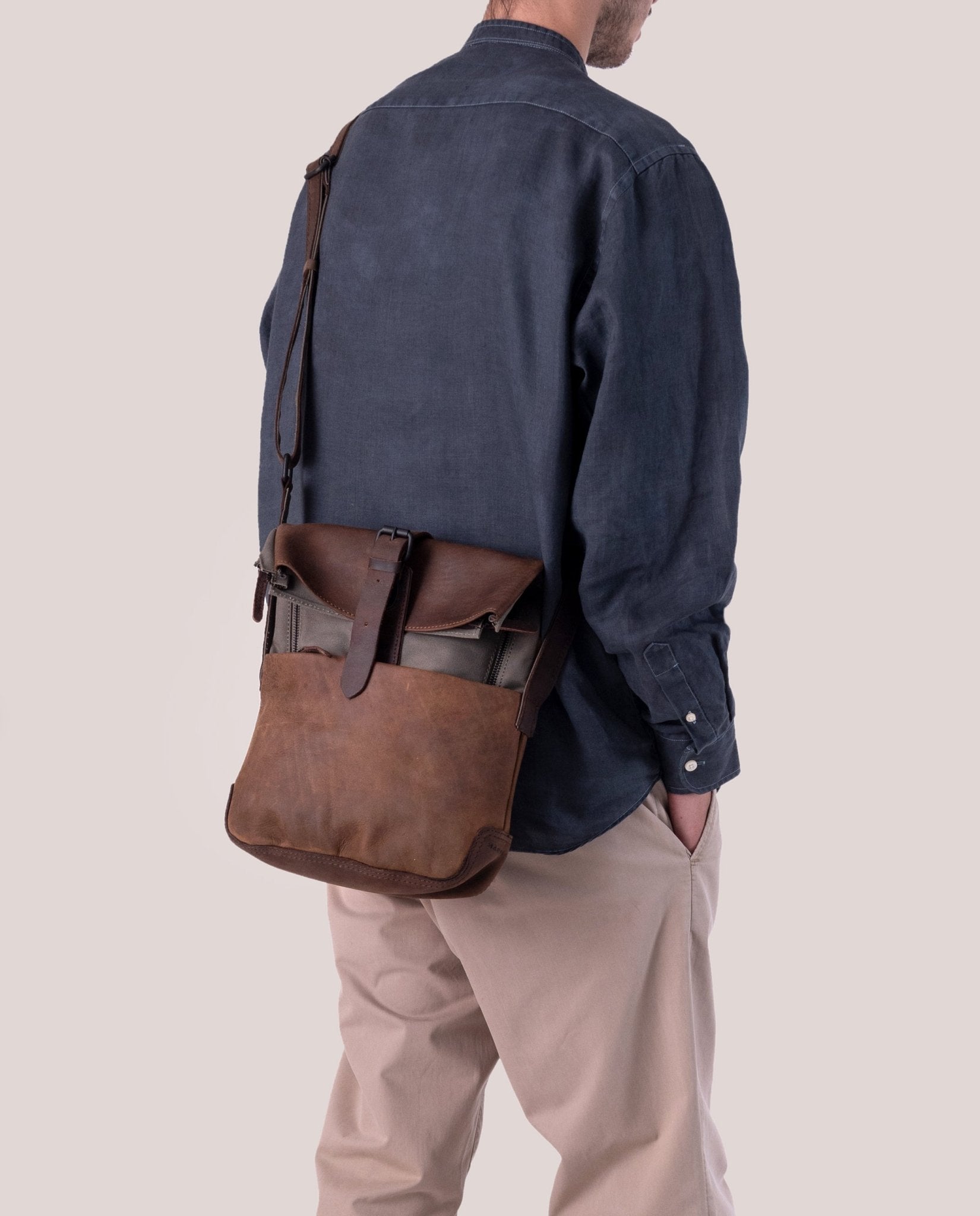 harolds-antic-upend-messengerbag-umh-ngetasche-natur-leder image 2