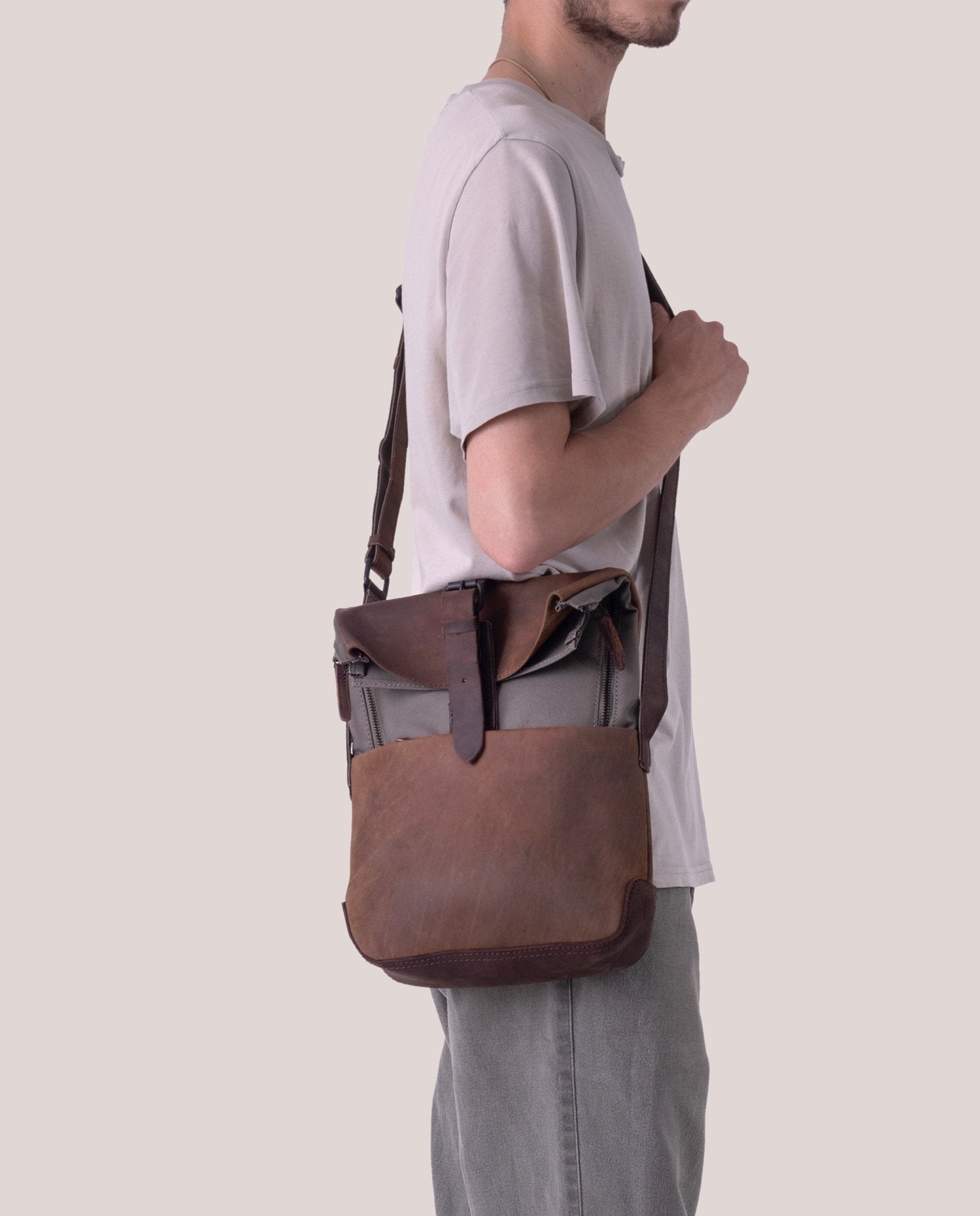 harolds-antic-upend-messengerbag-umh-ngetasche-natur-leder image 3