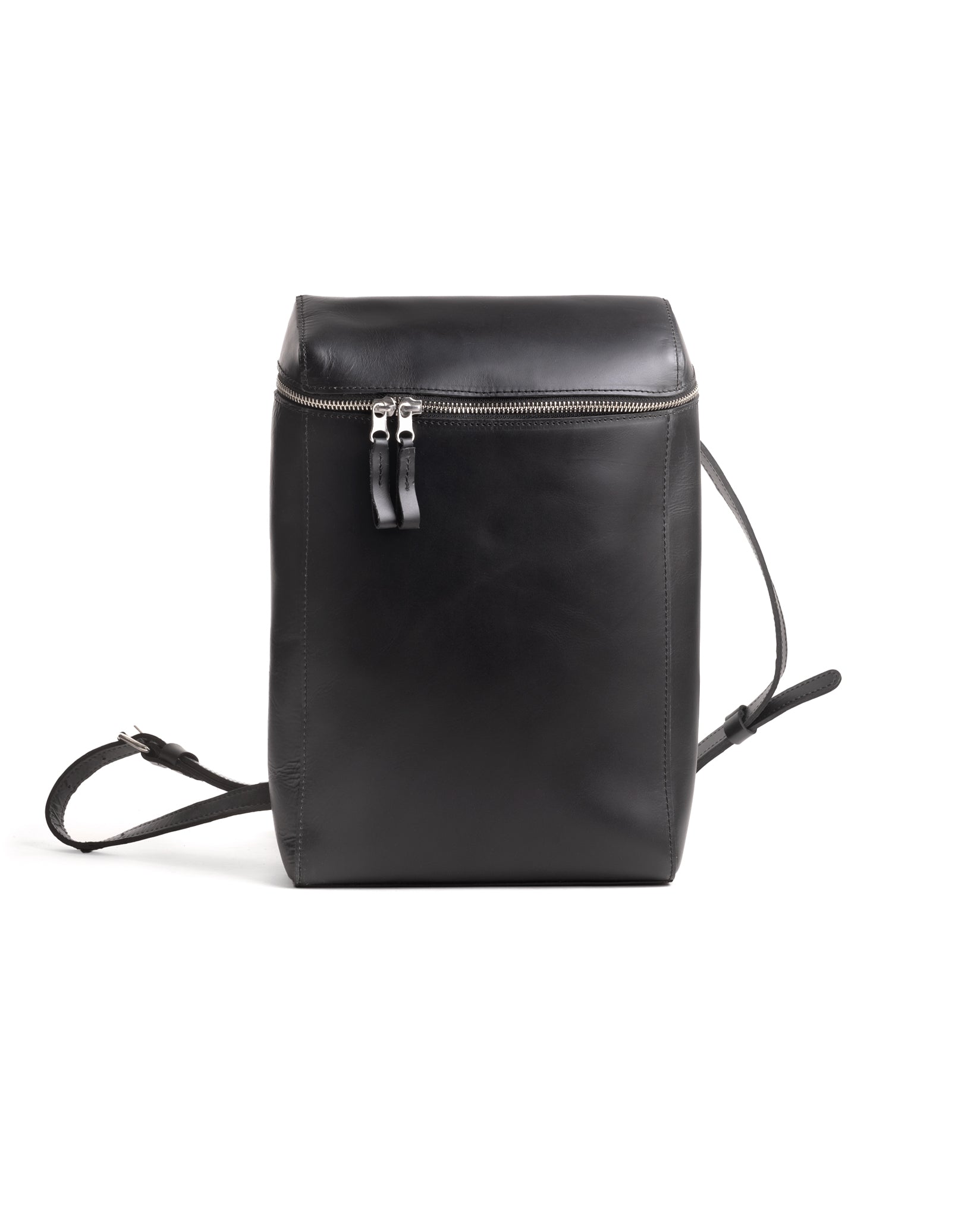 harolds-box-backpack-leder-rucksack-schwarz-omega-22x33-cm image 8