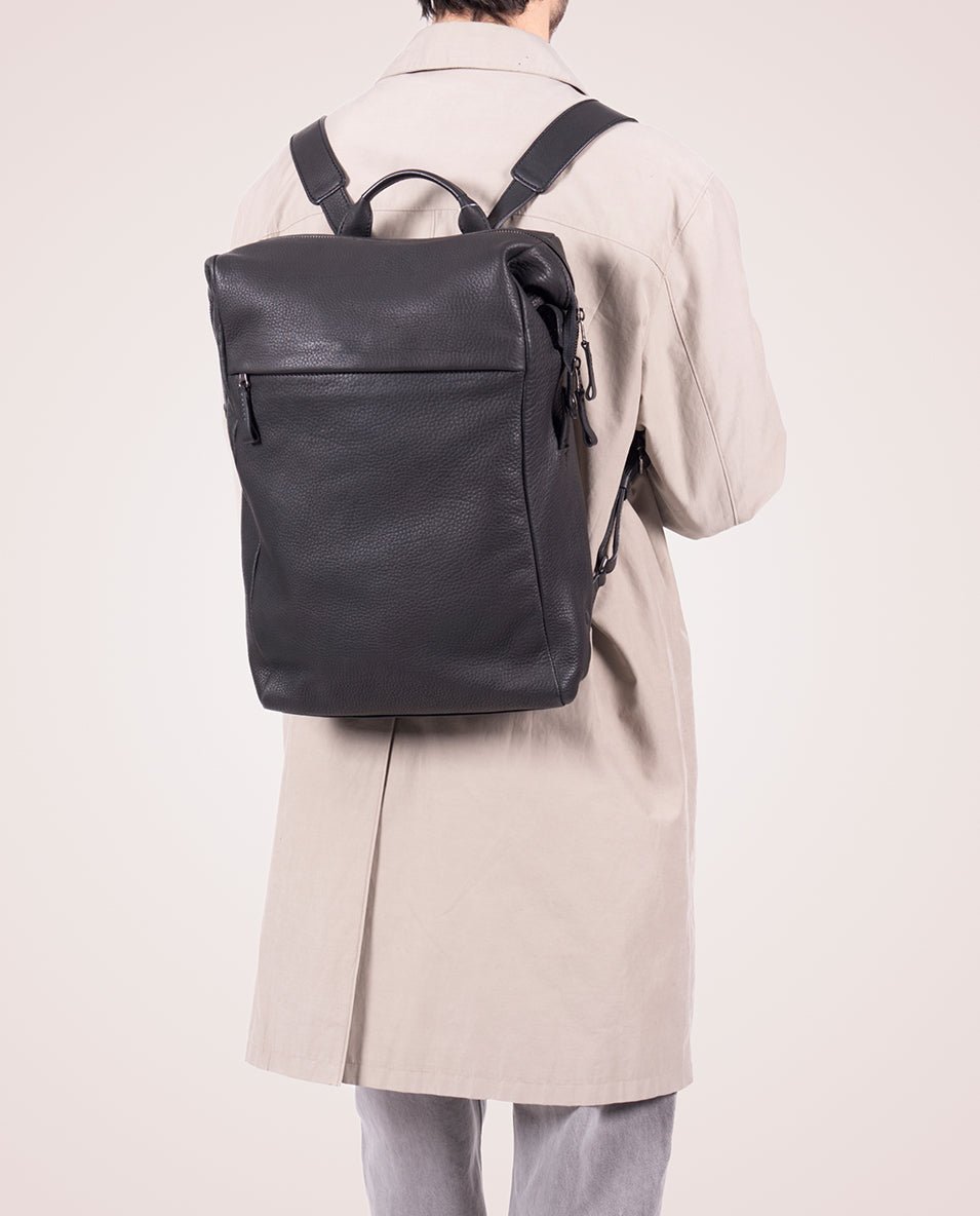 harolds-country-scraper-rucksack-large-schwarz-leder image 2