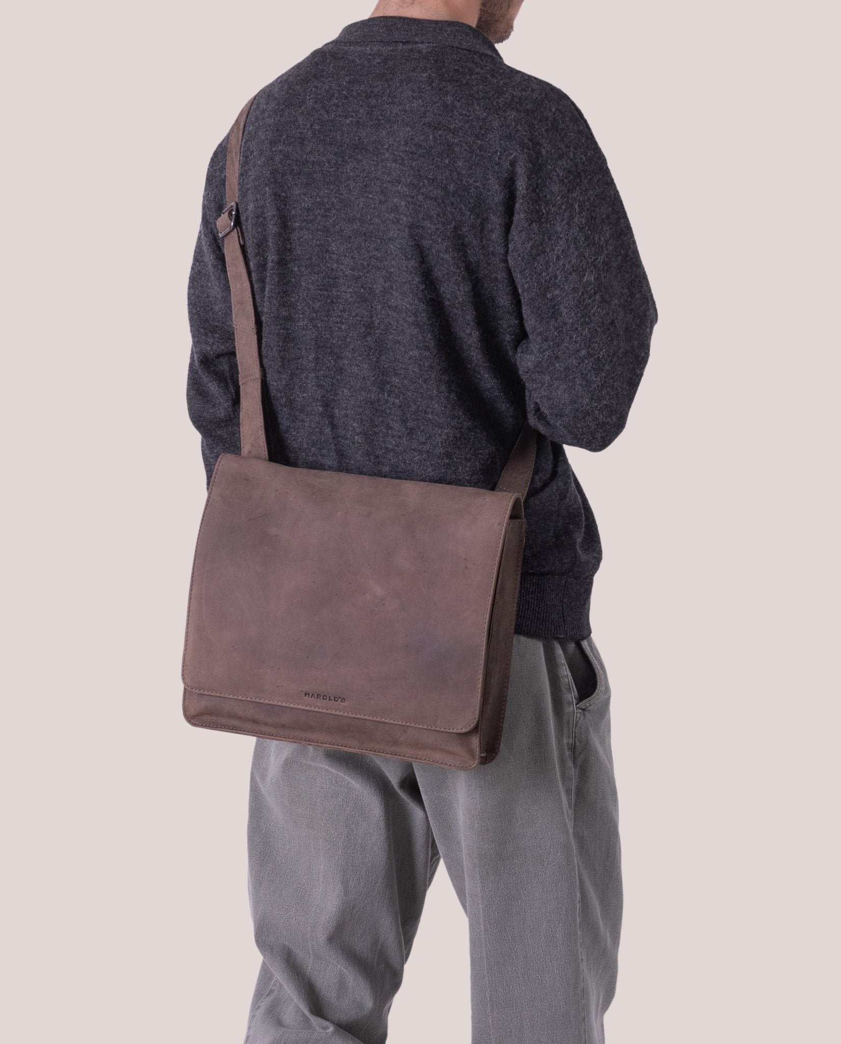 harolds-antic-messengerbag-umh-ngetasche-taupe-tablet image 2