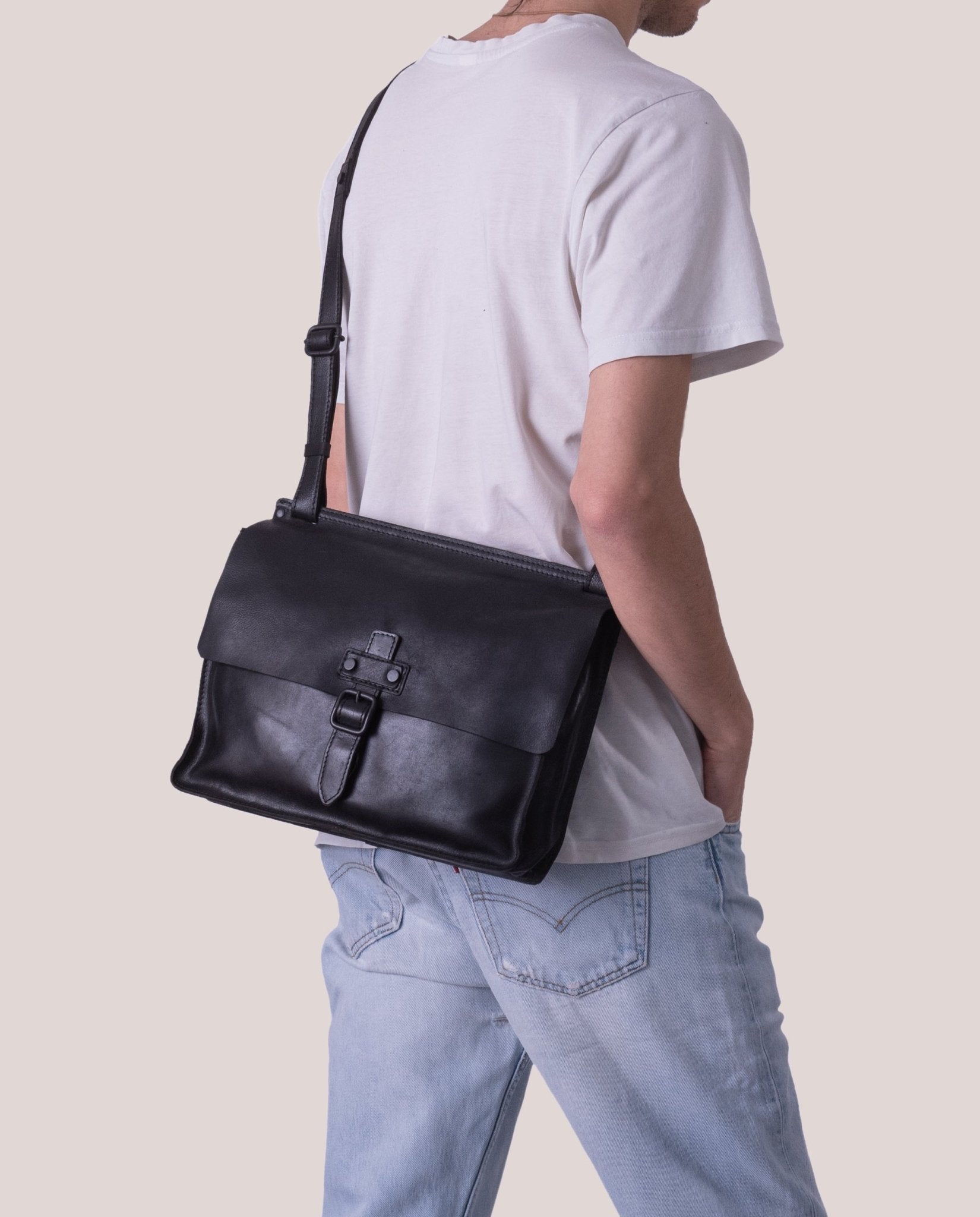 harolds-aberdeen-messengerbag-s-kuriertasche-schwarz-a4 image 2
