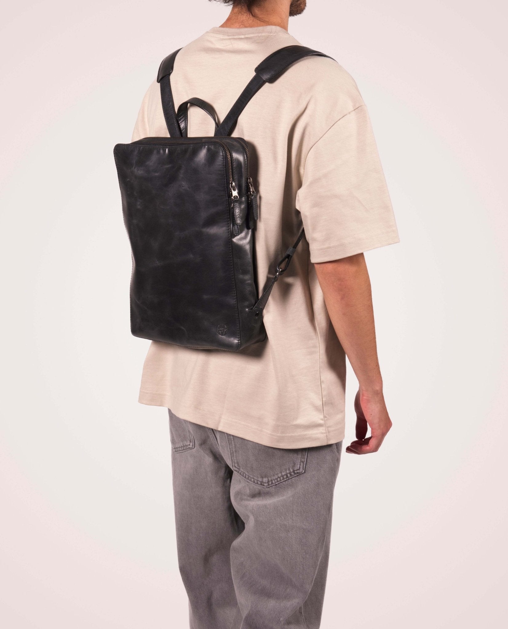 harolds-duo-backpack-rucksack-schwarz-notebook image 2