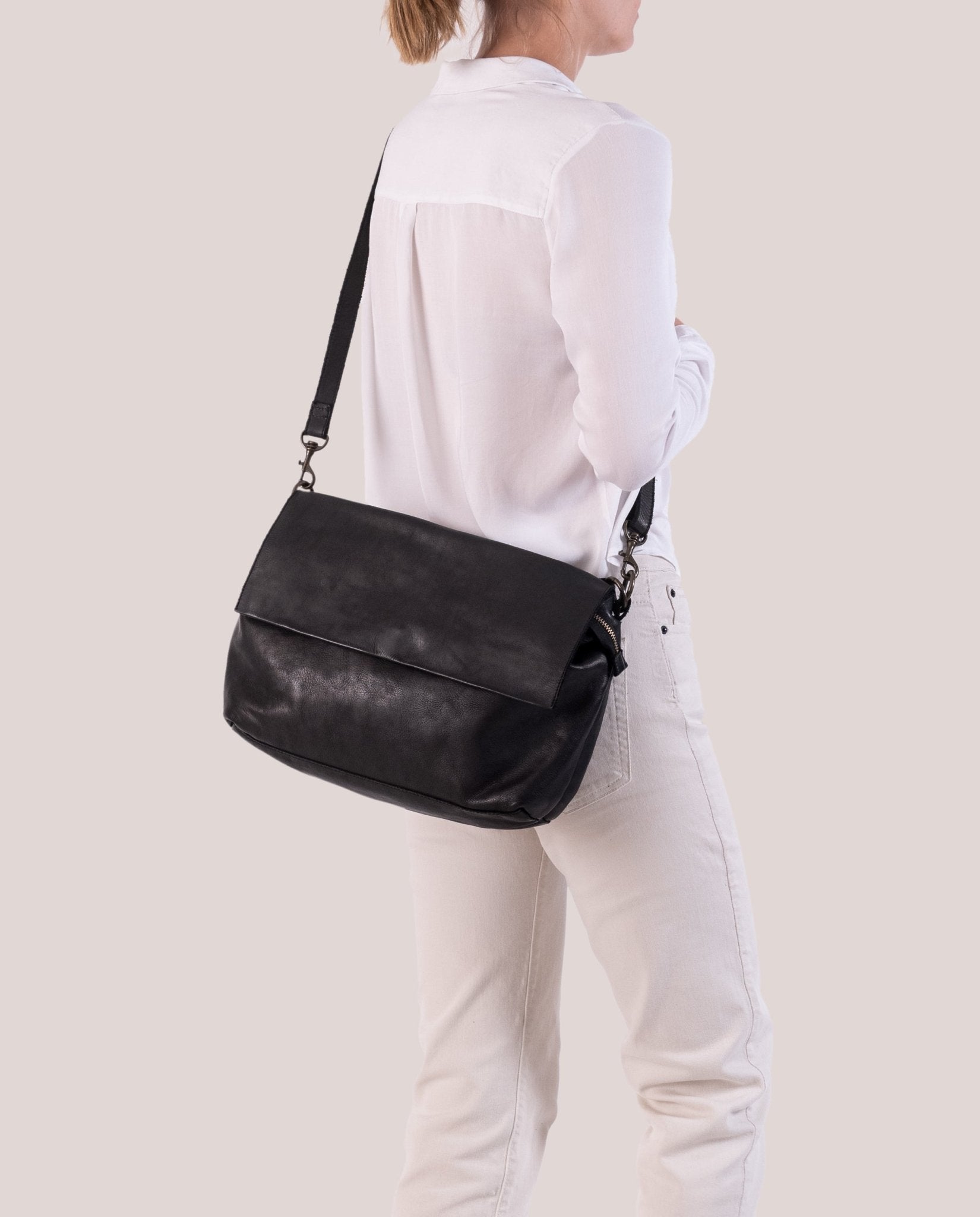 harolds-submarine-handbag-flap-schwarz-leder image 2